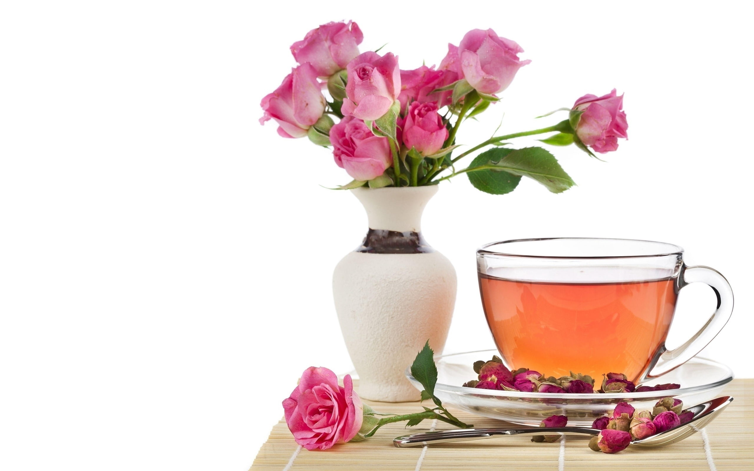 white, flowering plant, spoon, tea, rose - Flower, tea cup, bouquet, fragility, rose, decoration, plant, studio shot, cup, isolated, celebration, beauty in nature, HD Wallpaper