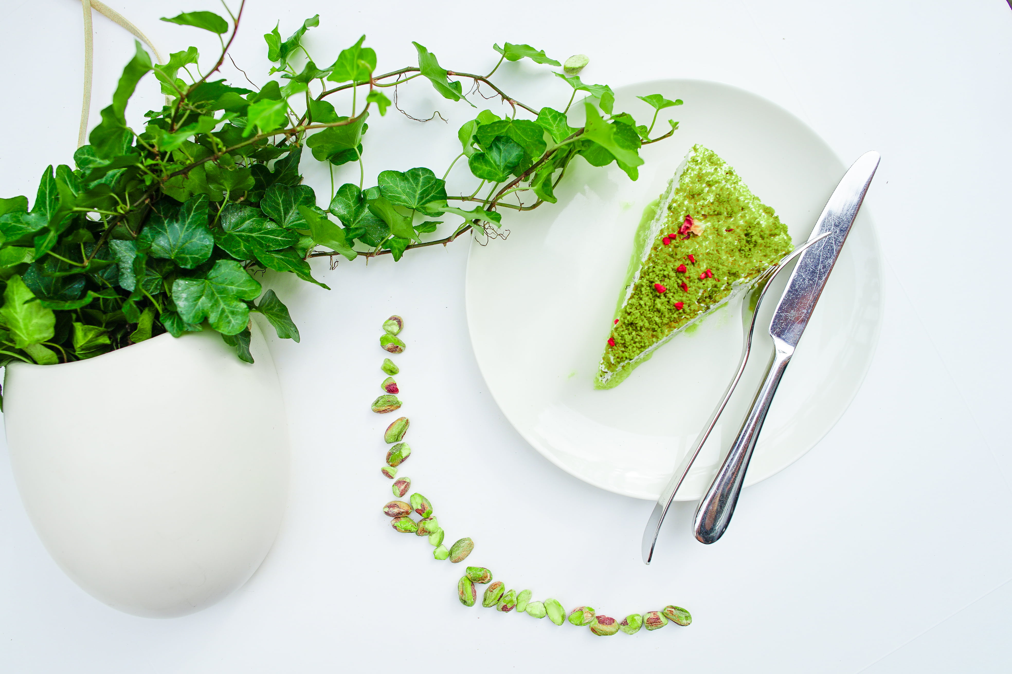 kitchen utensil, plant part, vegetarian food, high angle view, leaf, fork, dessert, indoors, plate, white background, herb, wellbeing, studio shot, healthy eating, HD Wallpaper