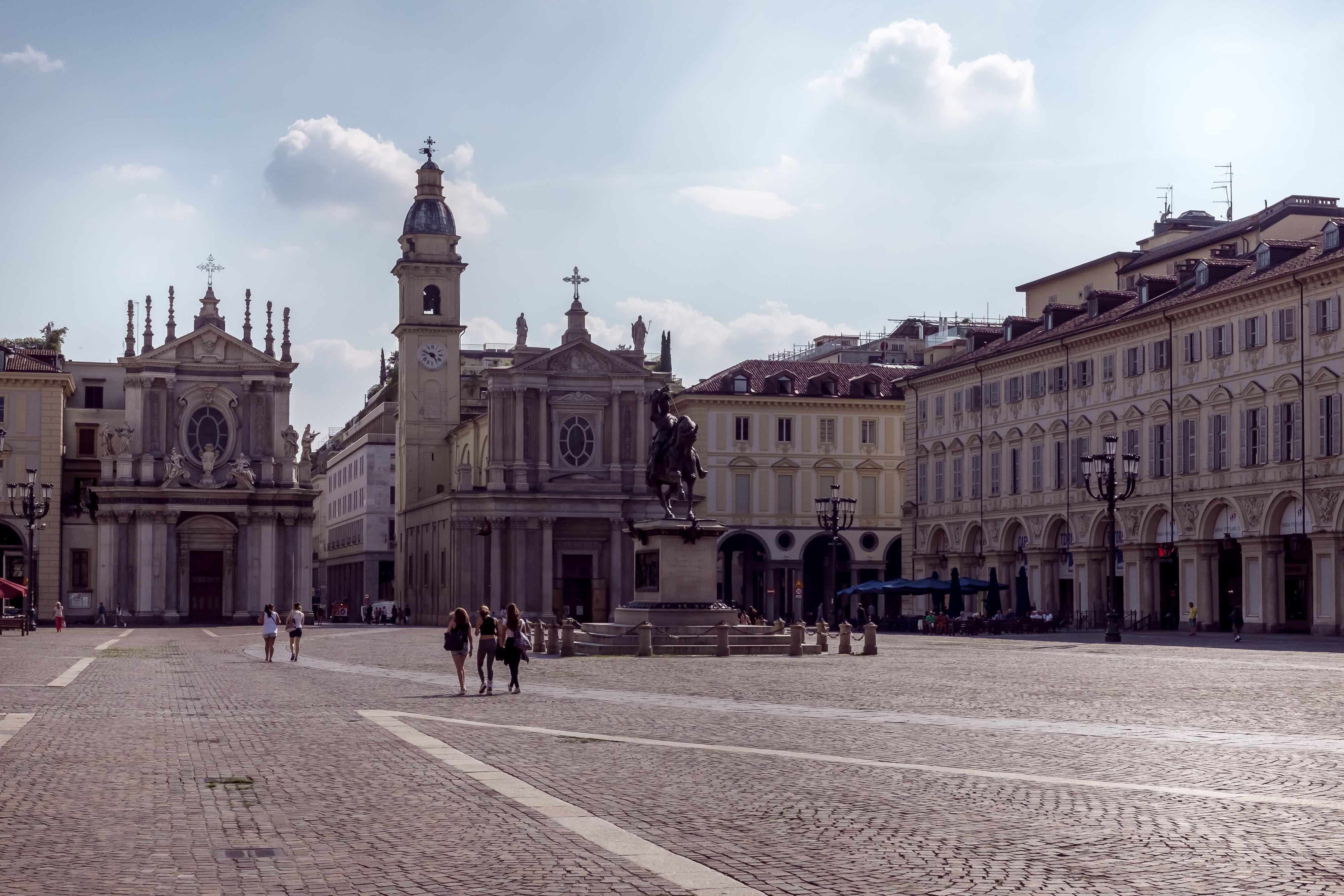 building exterior, emanuele, monument, town square, cristina, royal, carlo, italy, outdoors, old, cityscape, famous, piemonte, landmark, turin, piazza, HD Wallpaper