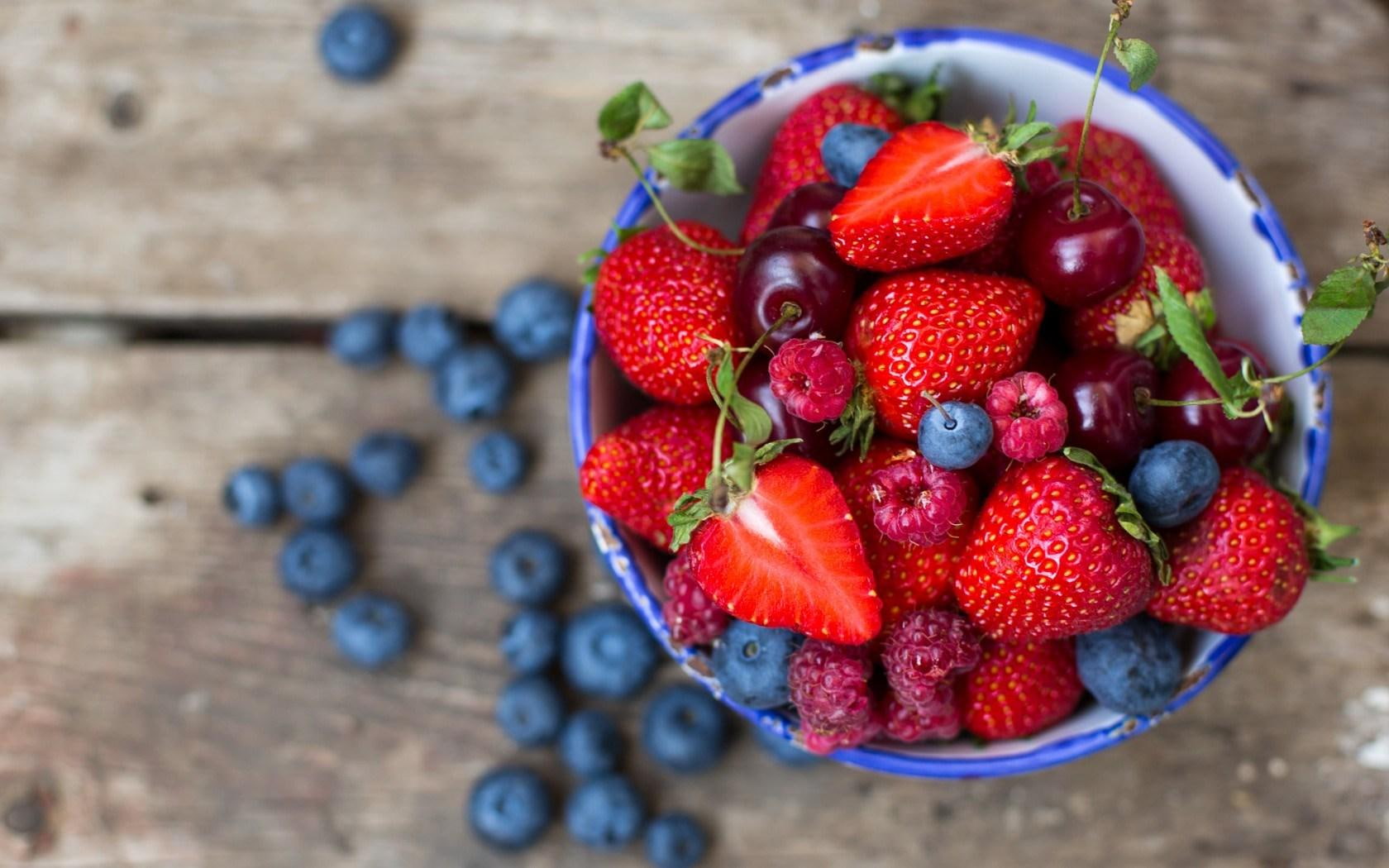 berries, raspberries, strawberries, plate, blueberries, 720P, HD Wallpaper