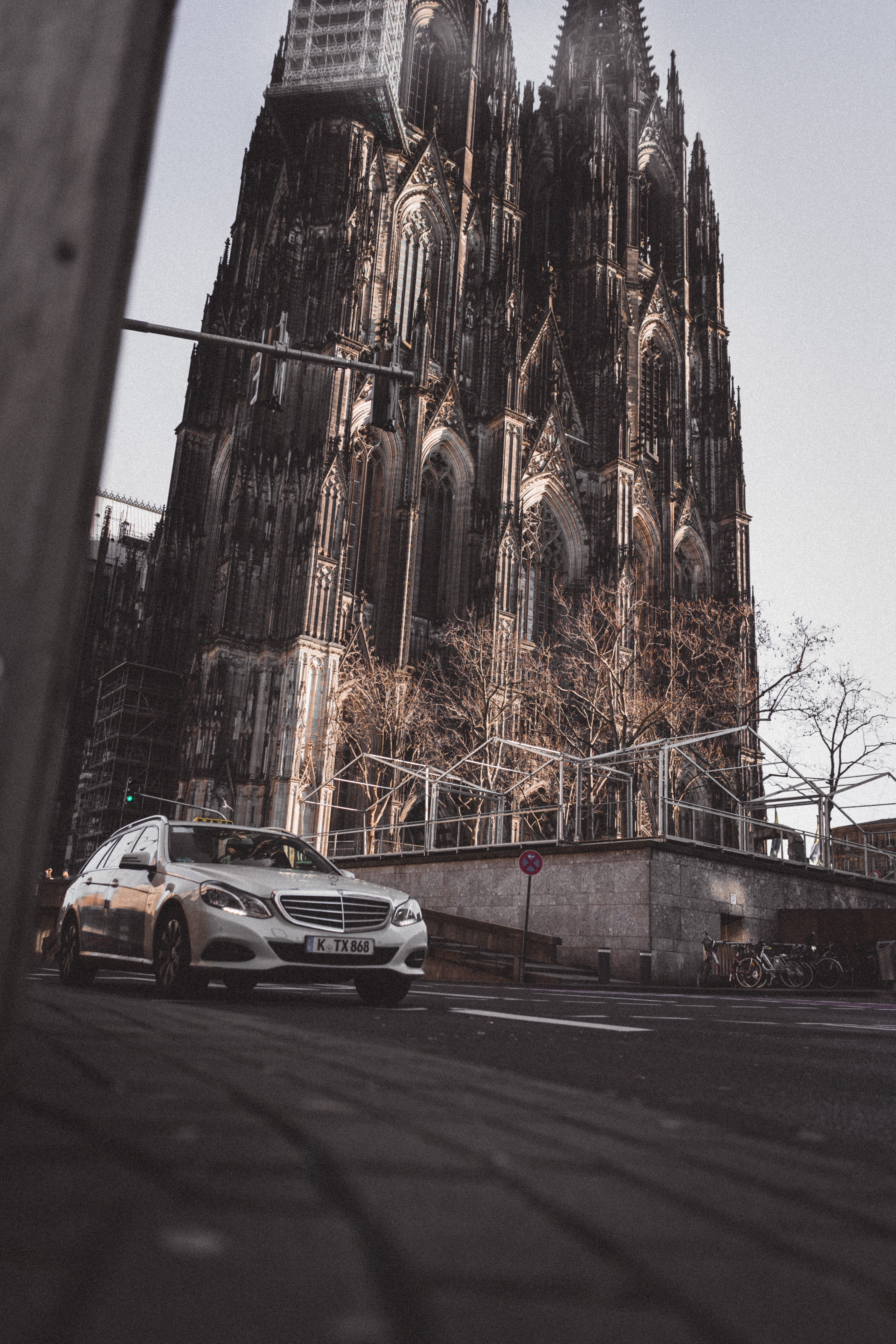 place of worship, built structure, religion, land vehicle, 5K, road, gray, vehicle, transportation, street, mode of transportation, cologne, architecture, Phone HD Wallpaper