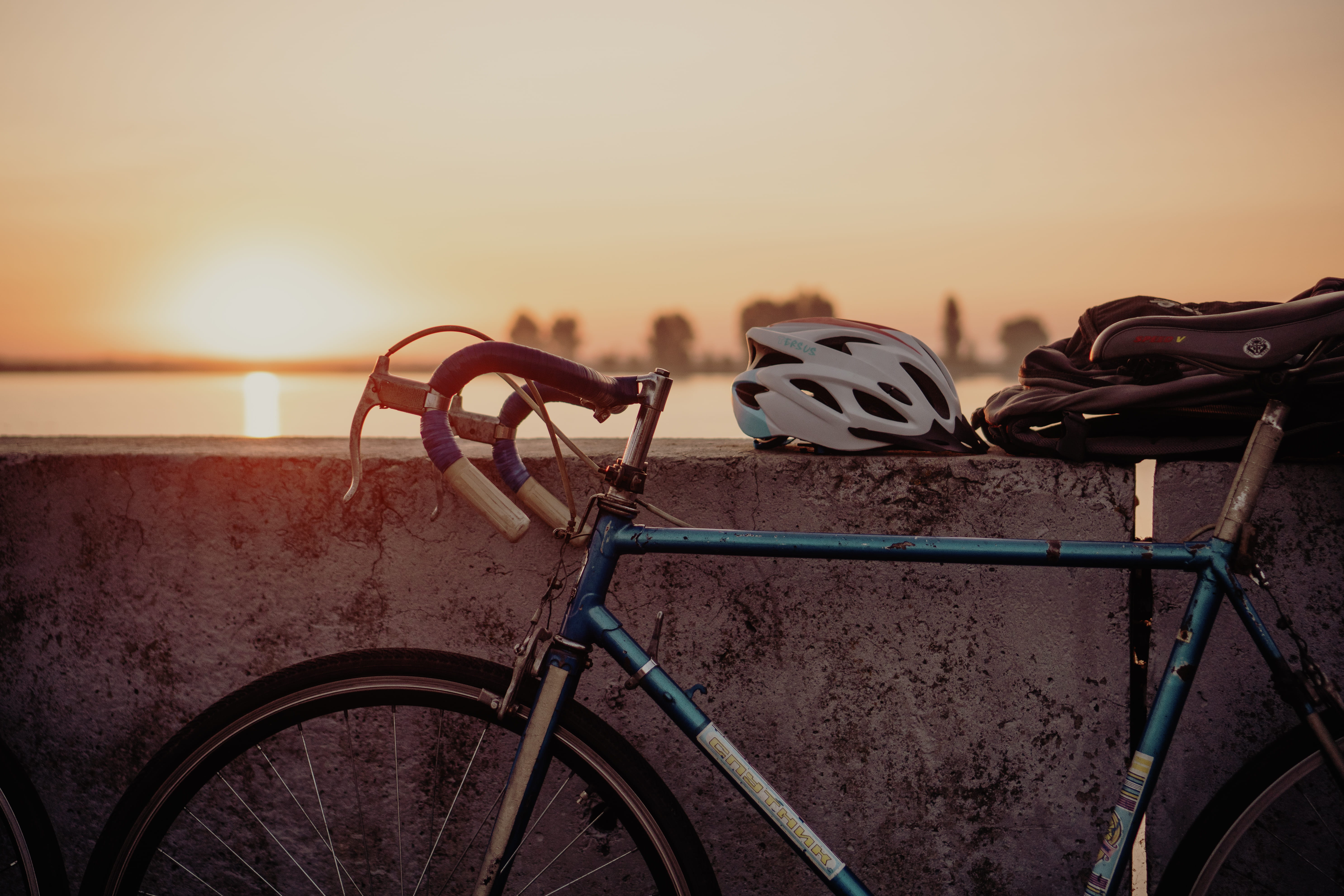 helmet, road, outdoors, wall, lifestyles, summer, beside, no People, sunset, old, sky, copy Space, travel, sunlight, 5K, parked, old-fashioned, closeup, HD Wallpaper
