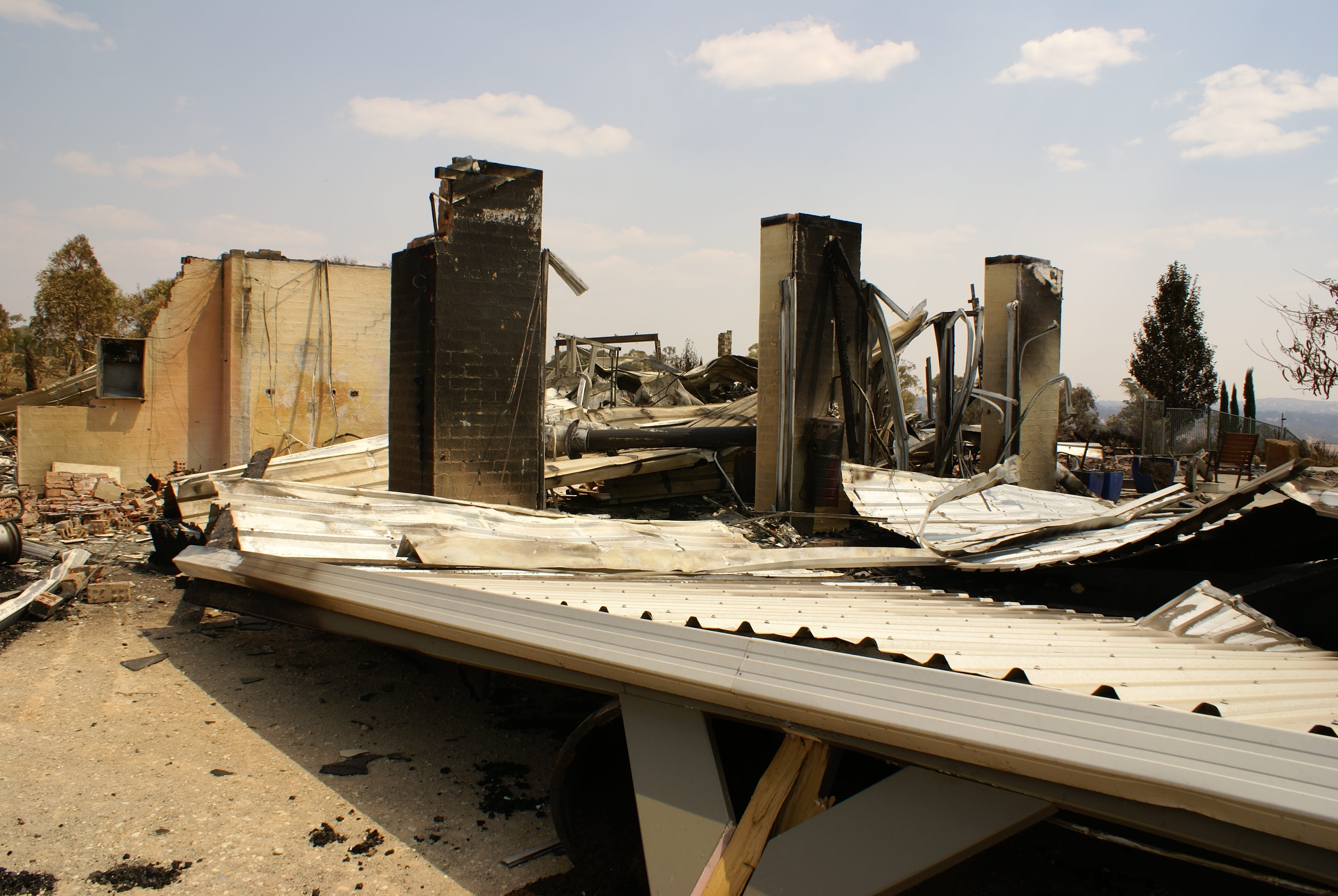 bushfire, abandoned, obsolete, day, broken, ruined, nature, architecture, run-down, outdoors, sunlight, transportation, decline, farm, junkyard, mode of transportation, HD Wallpaper