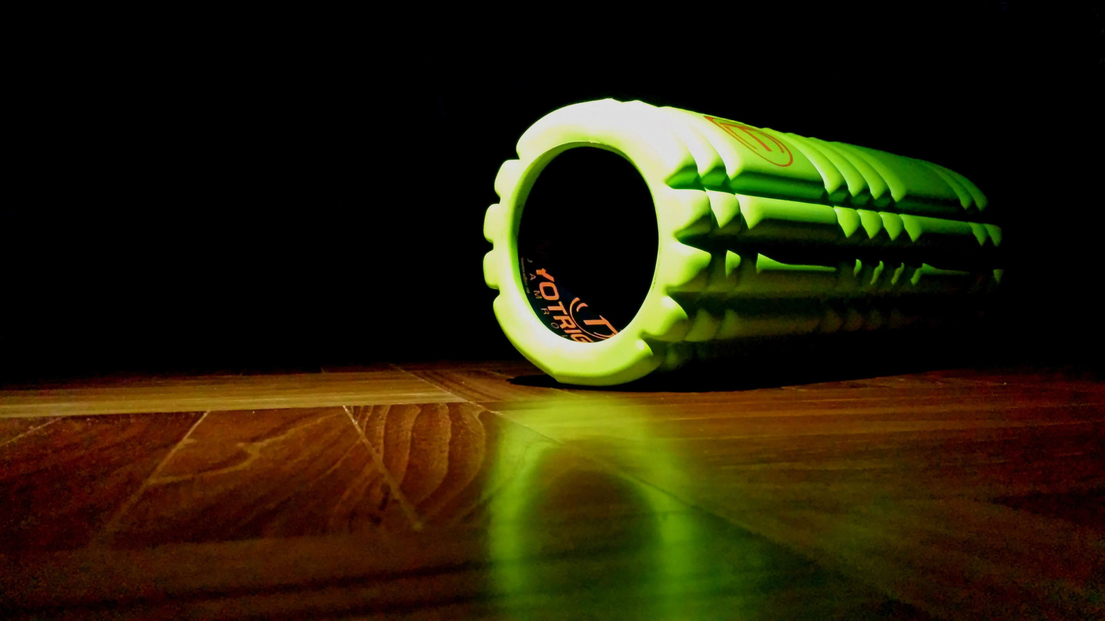 single object, stage, reflection, myotrigger foamroller, foam roller, foam roller singapore, 4K, table, lighting equipment, grid foam roller, plastic, HD Wallpaper