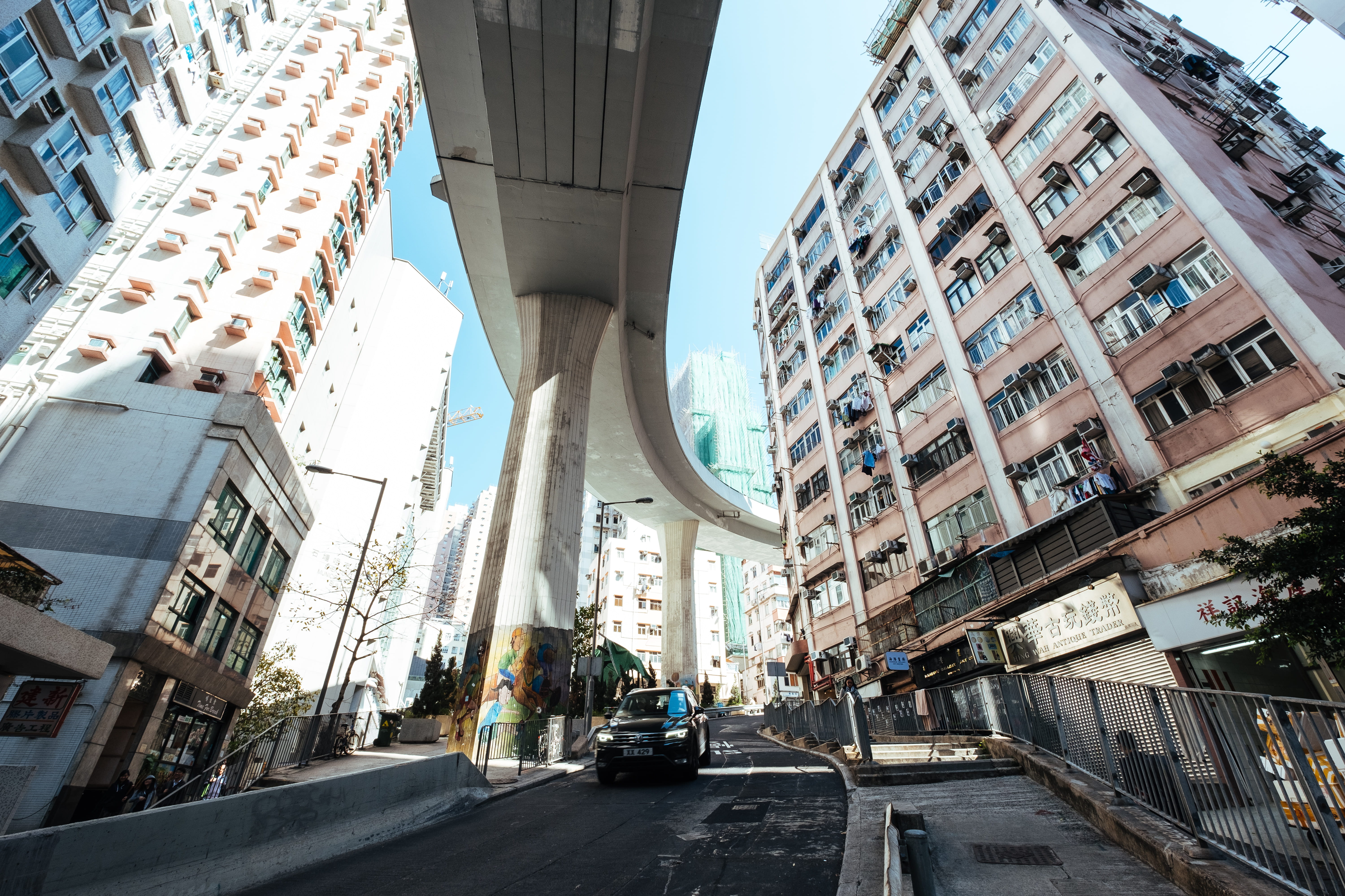 architectural, nature, curve, architecture, car, city, 5K, buildings, land vehicle, china, sunny sky, street, blue sky, hong kong, sky, apartment building, HD Wallpaper