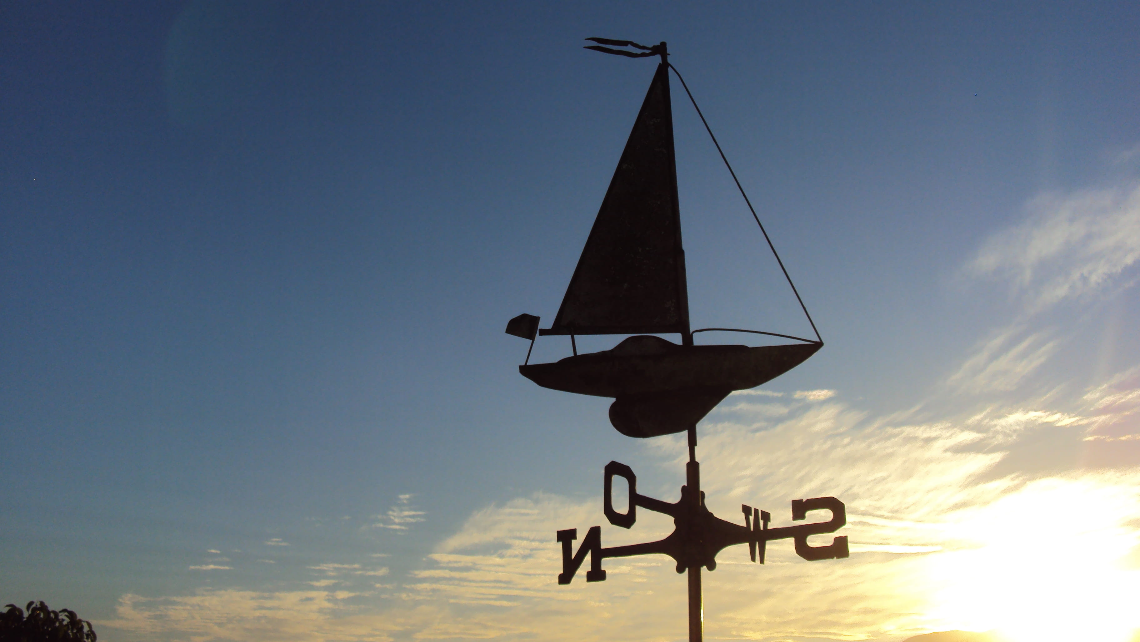 metal, north, blue, sky, sunset, pole, orange color, outdoors, south, sailboat, communication, ilhabela, boatwind, 2K, copy space, east, sunlight, weather vane, HD Wallpaper