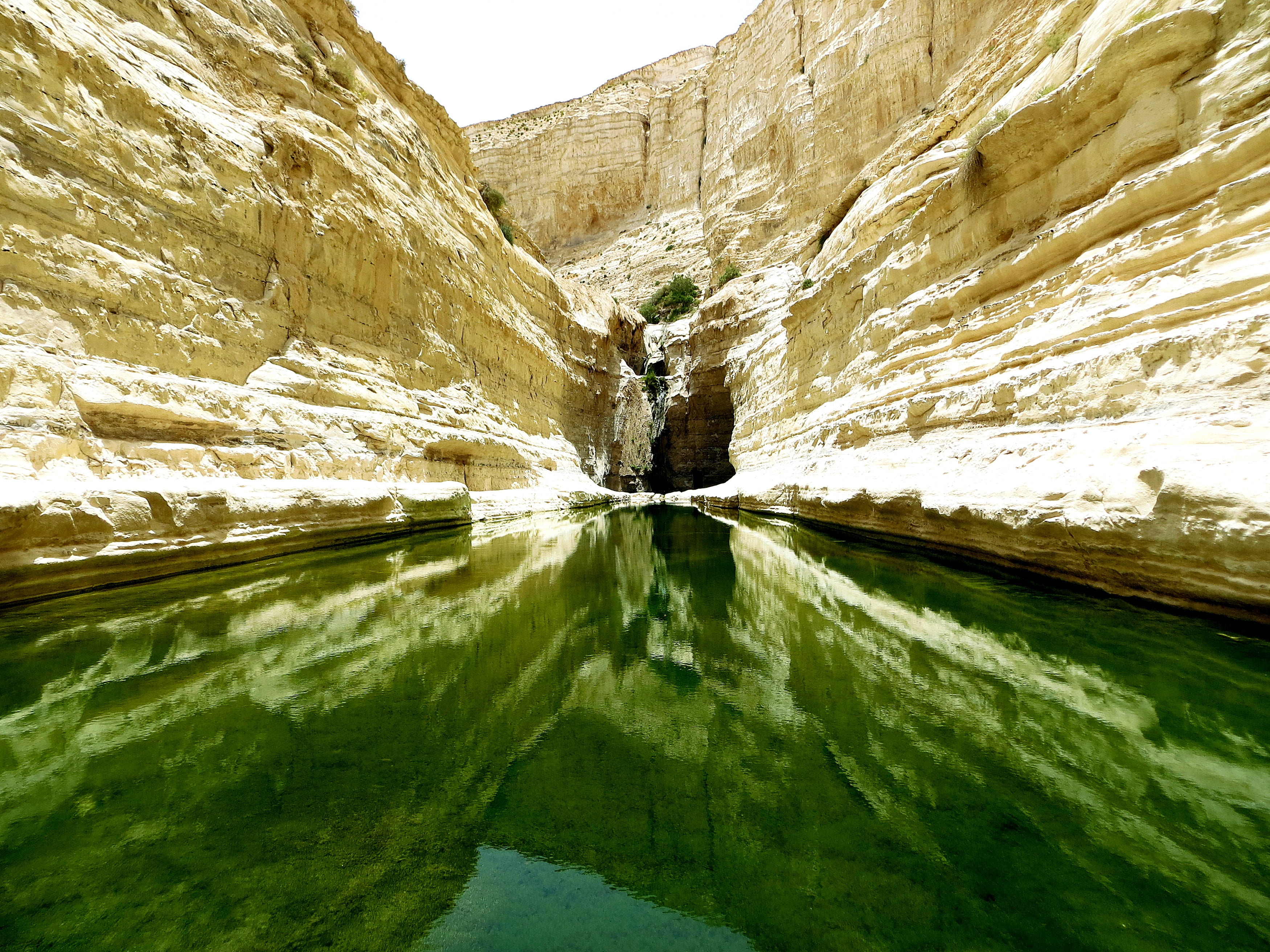 surrounded, beauty in nature, color, 2K, river, formation, landscape, mountain, reflection, green color, yellow, nature, eroded, white, water, environment, HD Wallpaper