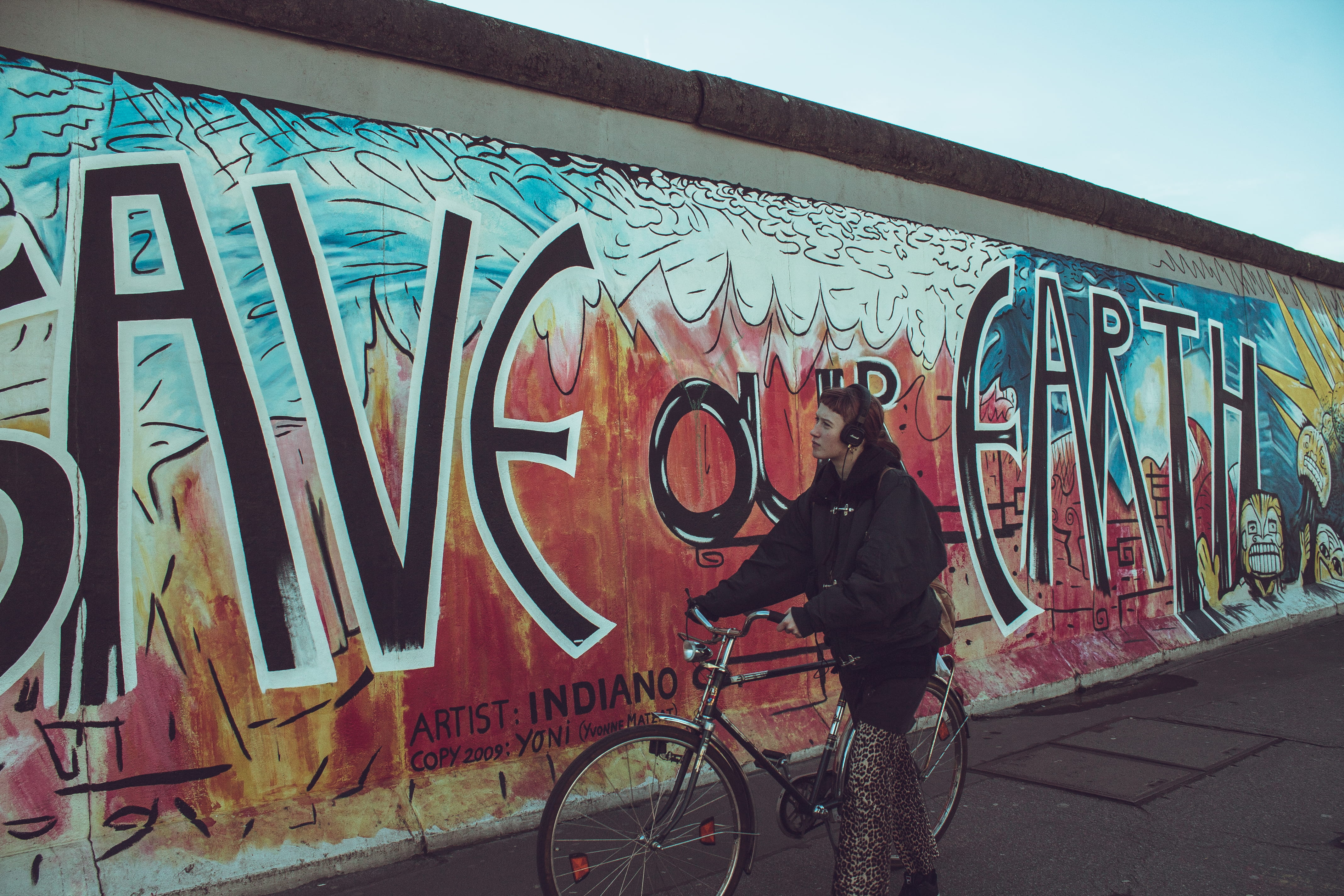 man, city, art and craft, graffiti, daytime, leisure activity, outdoors, mural, bicycle, street art, transportation, earth, western script, one person, HD Wallpaper