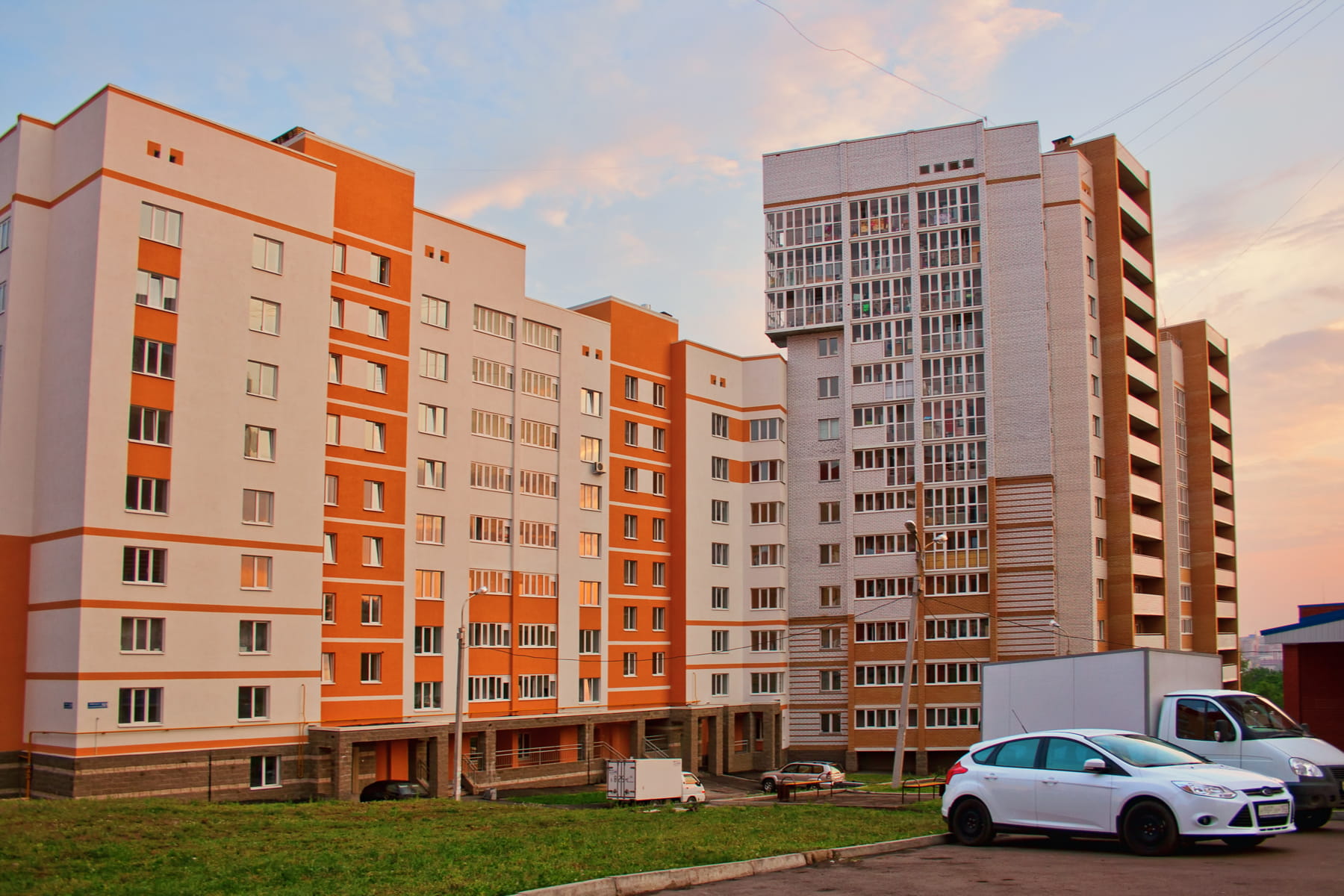 facade, conformity, building exterior, yard, cityscape, sky, nature, no people, city, building story, apartment, court, view, residential district, architecture, HD Wallpaper