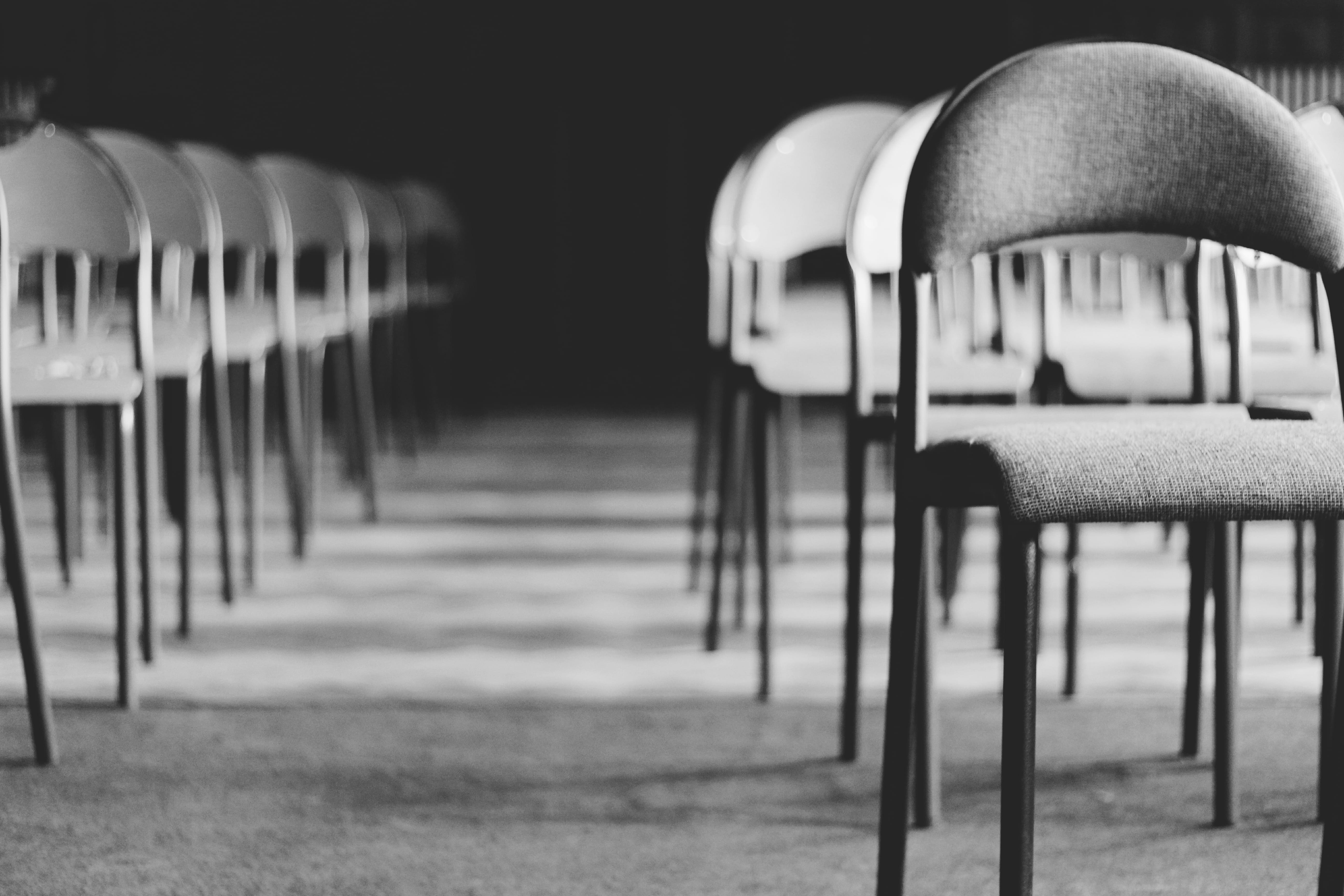 grayscale, black and white, empty, chair, indoors, in a row, wood - material, repetition, color, large group of objects, order, absence, conformity, folding, HD Wallpaper