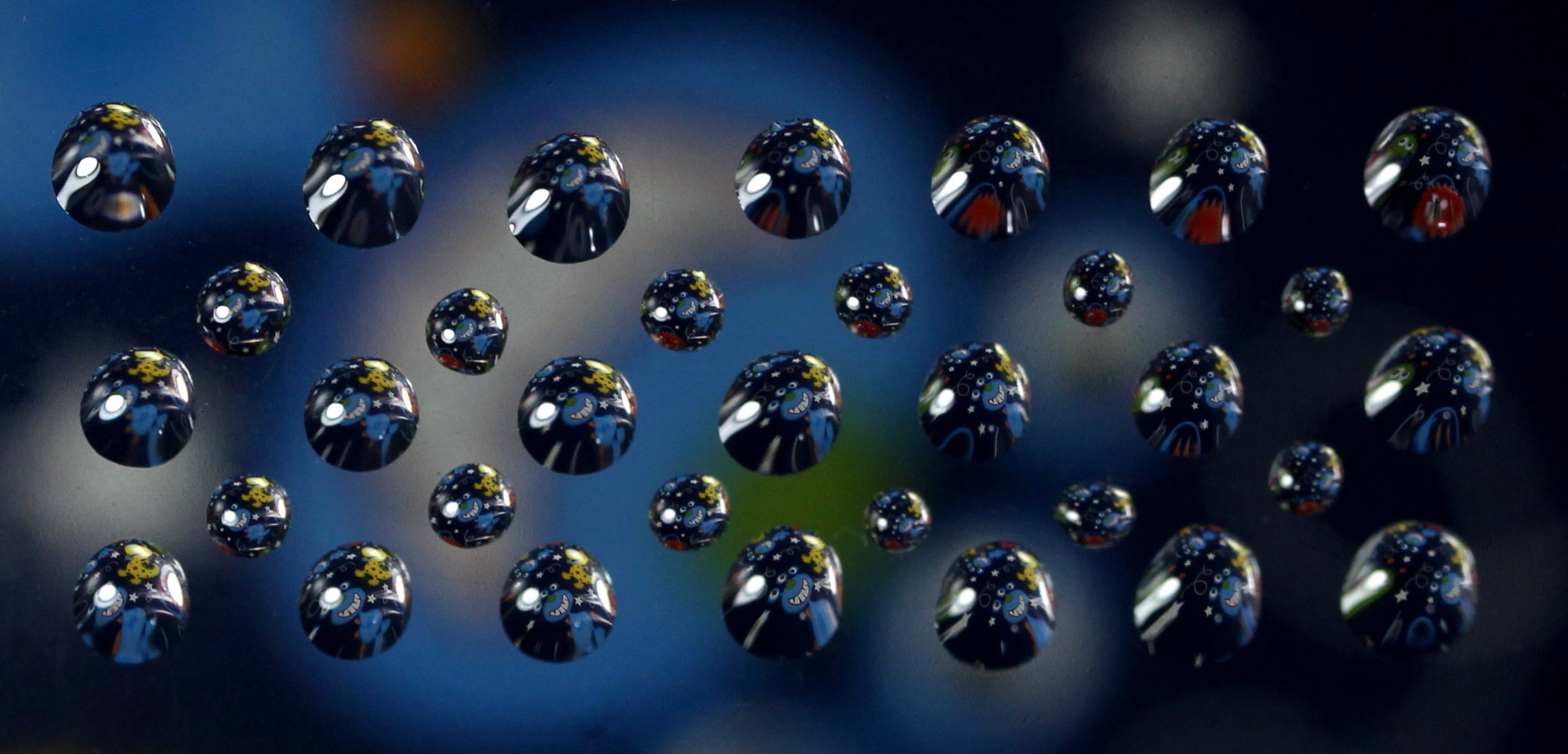 panoramic, water droplets, refractive, large group of objects, macro, side by side, organization, science, order, in a row, no people, studio shot, 1080P, HD Wallpaper