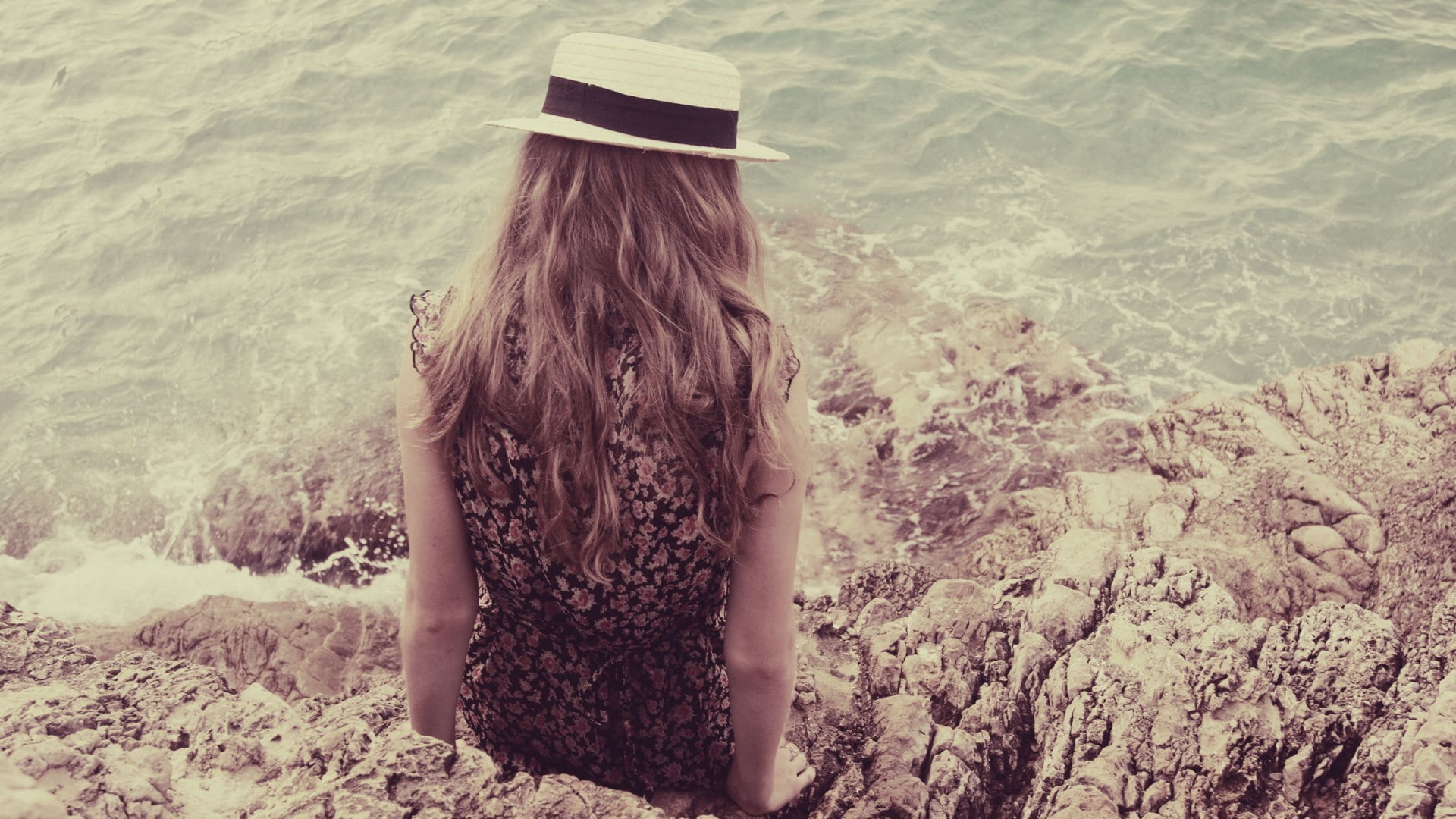 low saturation, women with hats, women outdoors, brunette, back, women, 1080P, Flower Dress, rear view, HD Wallpaper