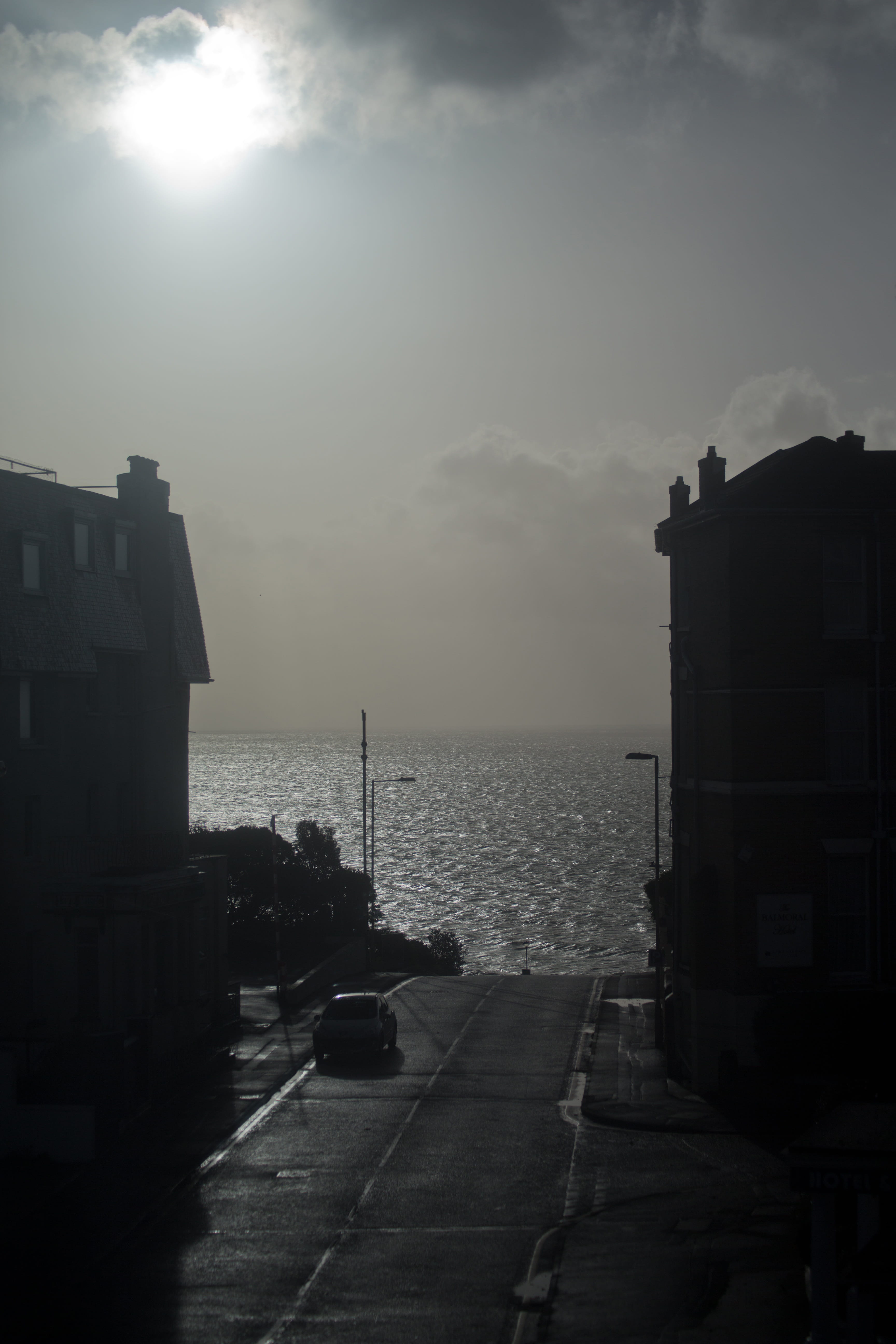horizon, Dorset, horizon over water, nature, architecture, sky, 5K, Road, transportation, building exterior, Back Street, cloud - sky, built structure, Phone HD Wallpaper