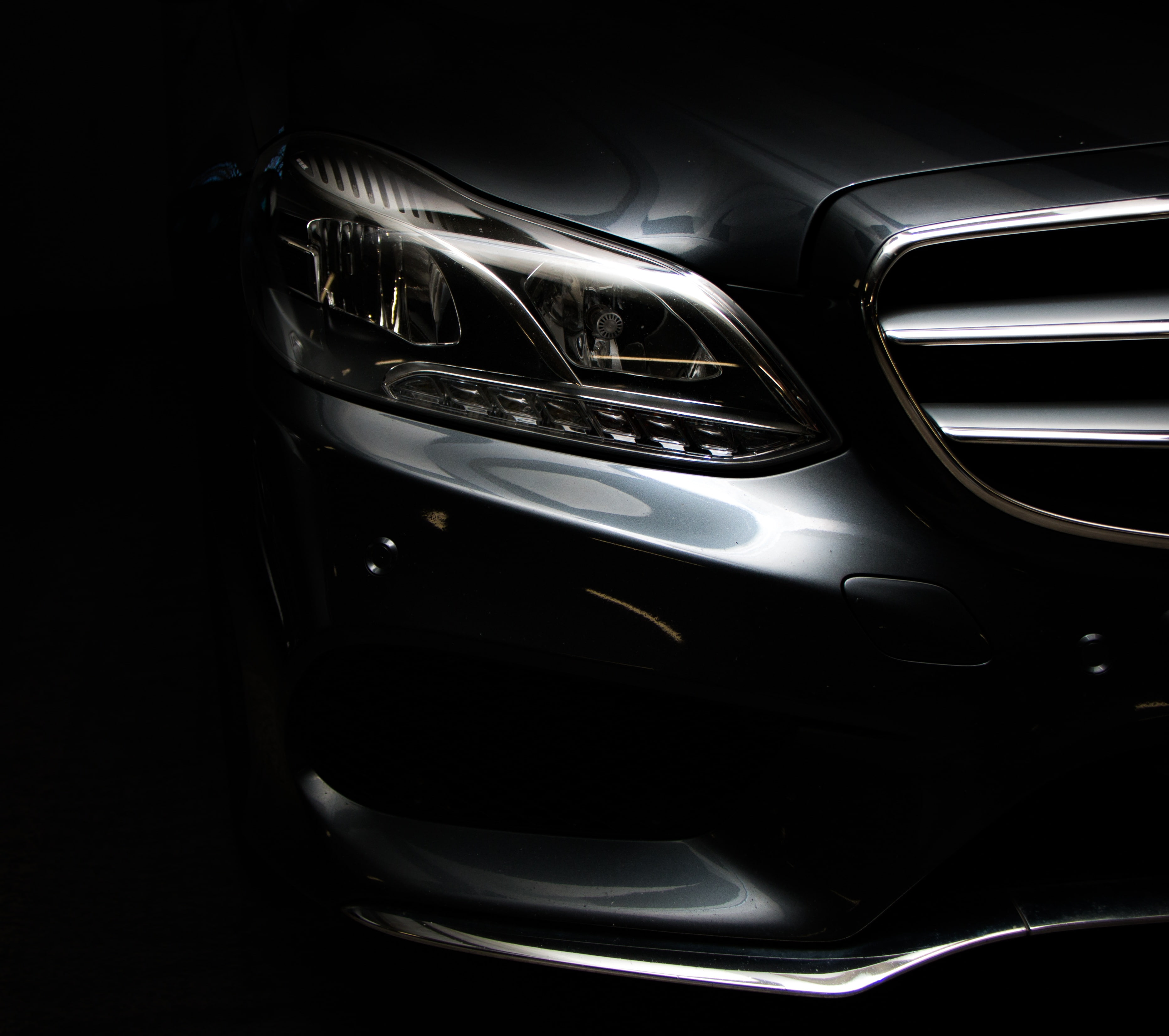 mercedes e class, 2K, mercedes, silver, bumper, front view, headlight, dark, HD Wallpaper