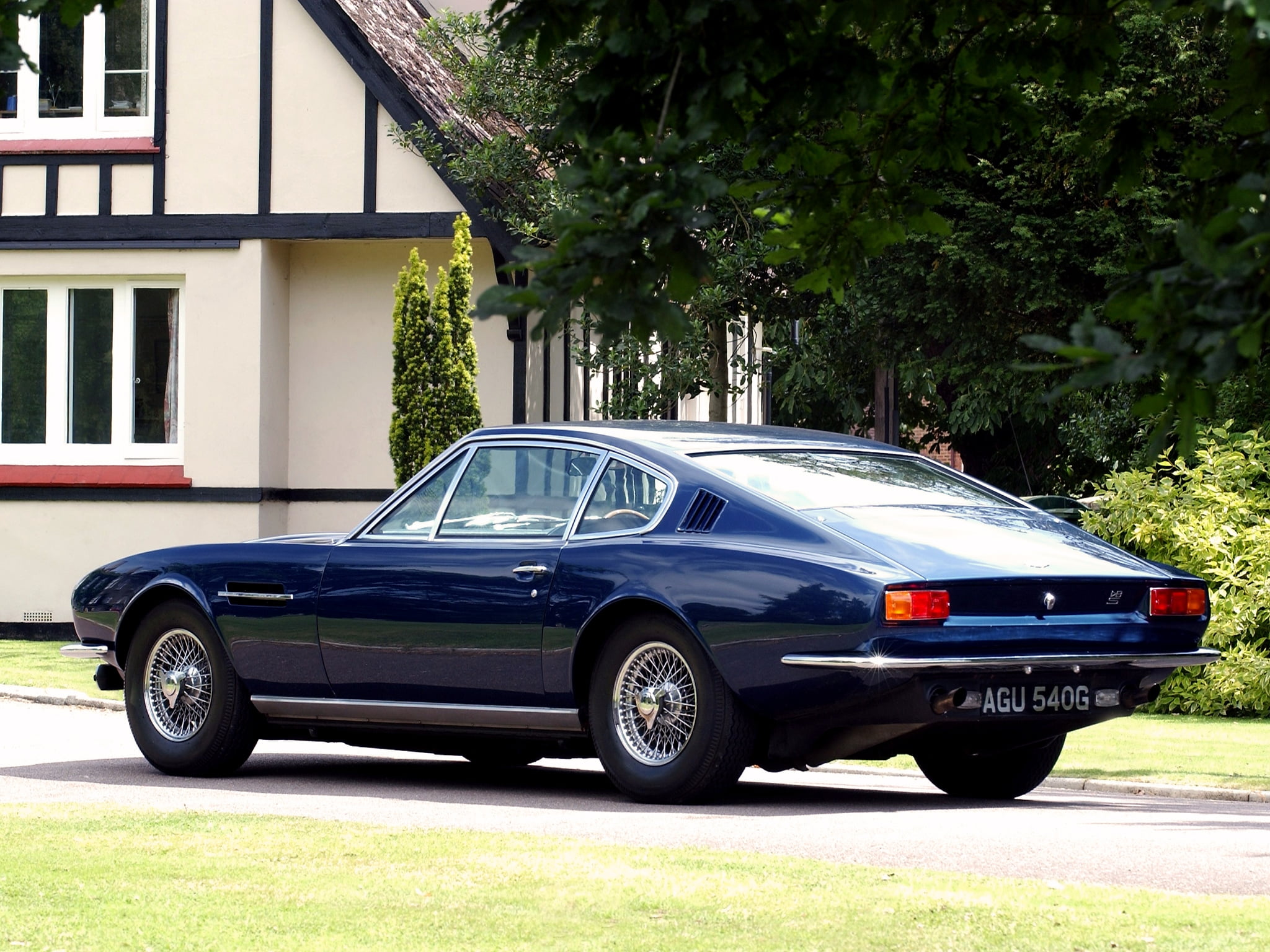 elegance, mode of Transport, shiny, aston martin, dbs, exhibition, car, expense, nature, blue, architecture, new, speed, antique, land Vehicle, modern, HD Wallpaper