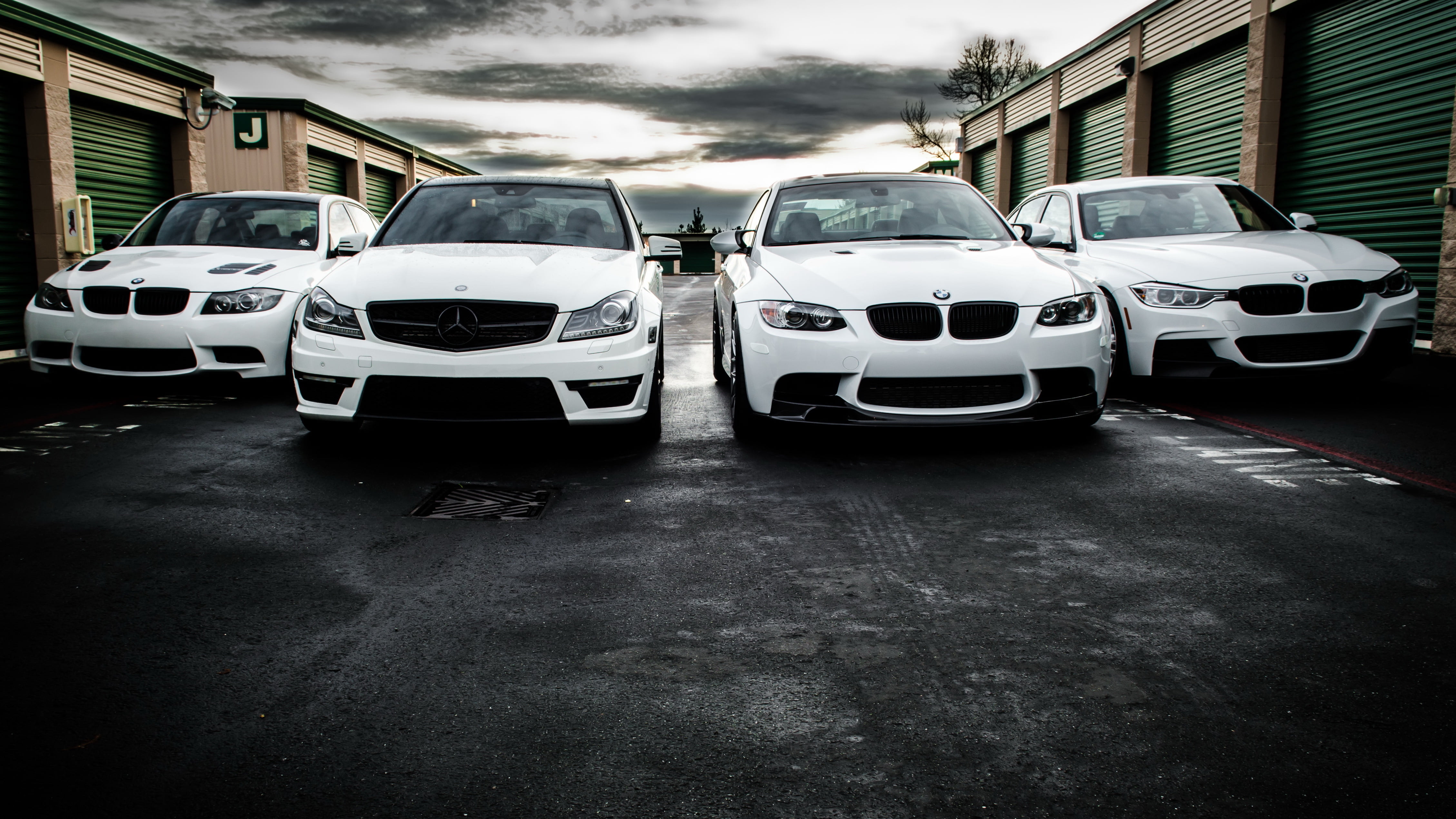 cars, old-fashioned, C63, nature, traffic, e90, black And White, city, white, four, day, built structure, obsolete, retro Styled, land Vehicle, sky, car, HD Wallpaper
