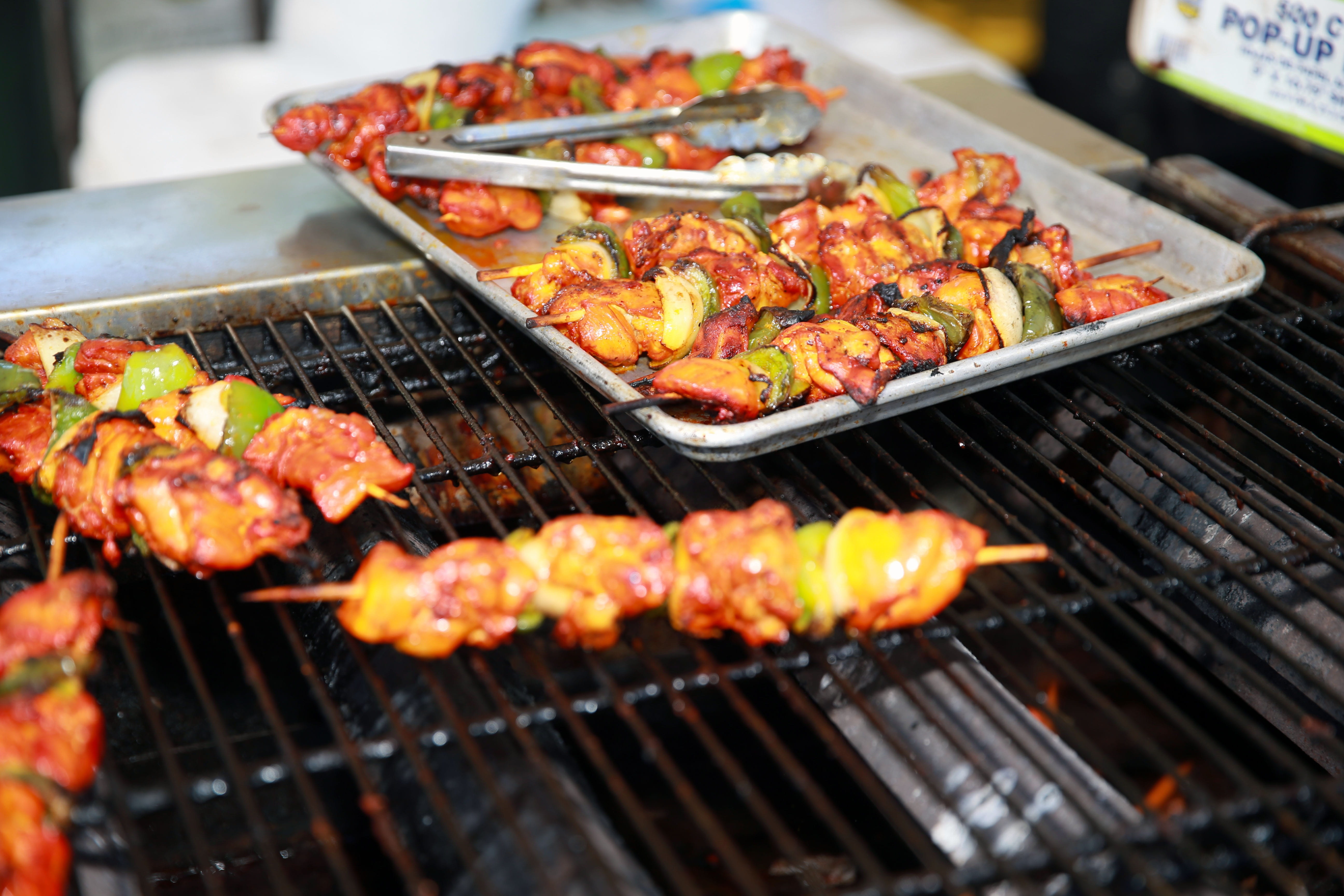 spicy, barbecue grill, 2017, celebrate, grill, preparing food, jerk chicken, close-up, caribbean, food and drink, preparation, healthy eating, wellbeing, HD Wallpaper