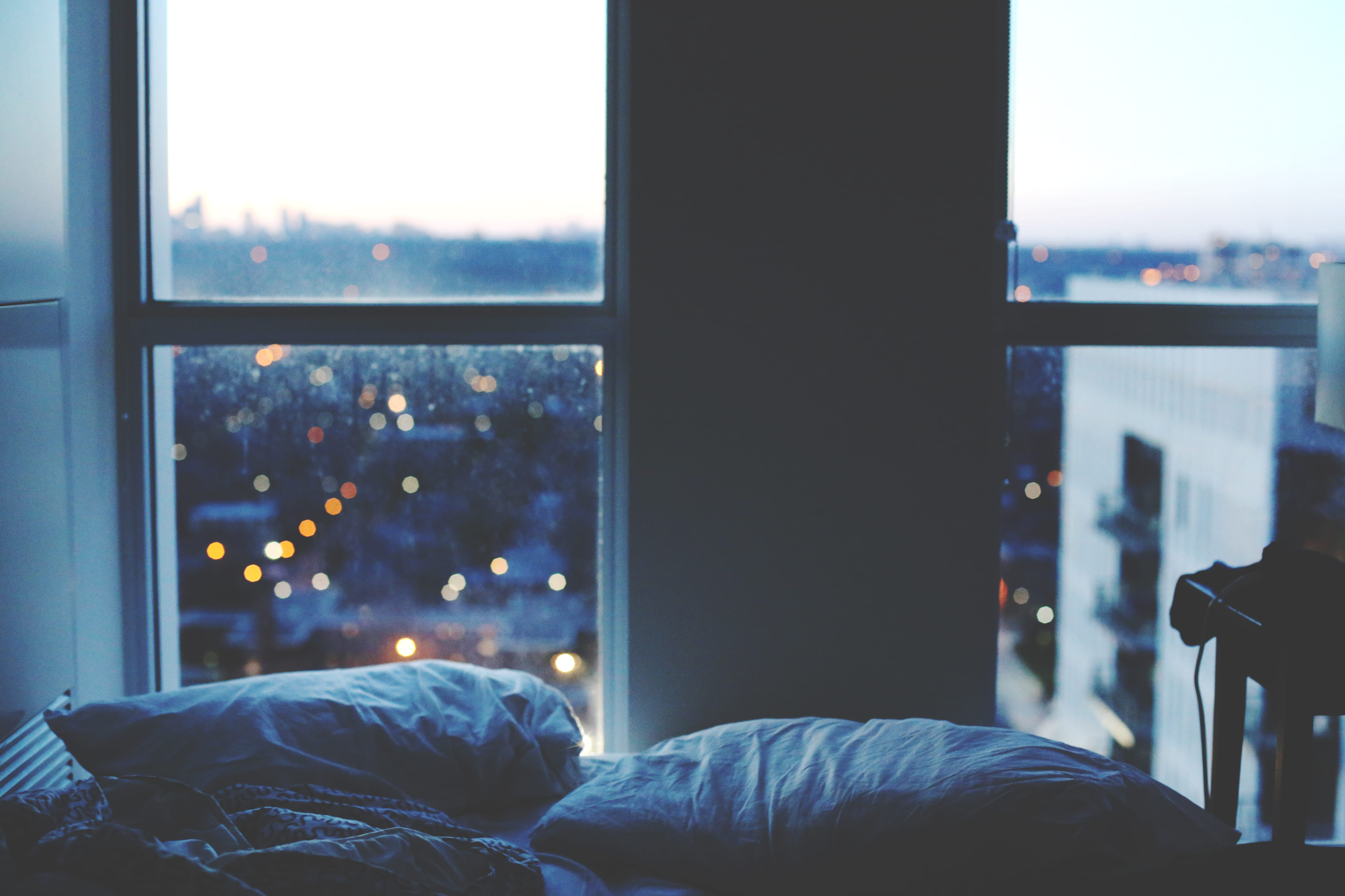 cityscape, white, building, pillows, two, dusk, bokeh, domestic Room, bedroom, comfort, hotel, city, light, 5K, window, night, blanket, toronto, indoors, HD Wallpaper