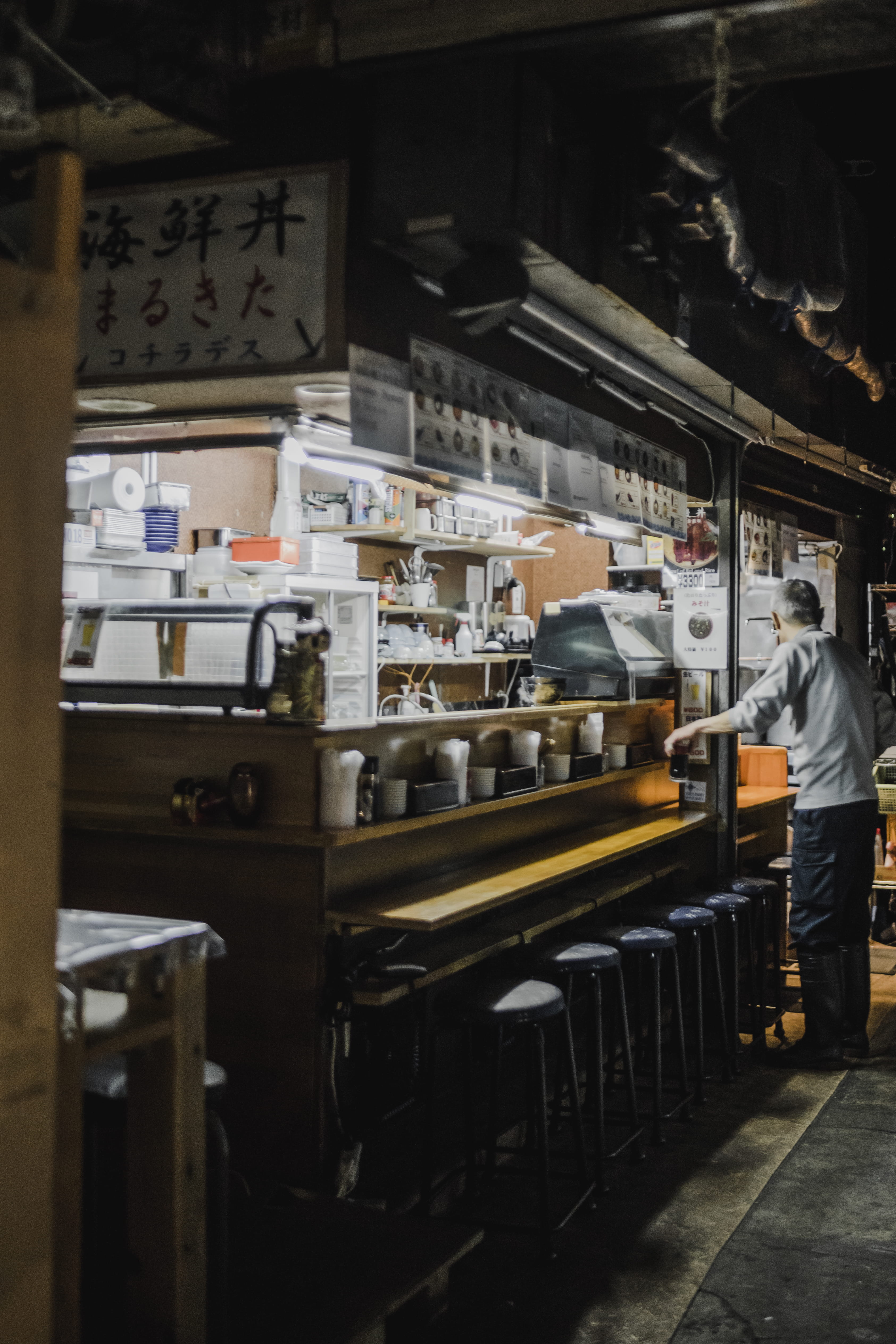 full length, people, sashimi, ramen, chūō-ku, tsukiji, food, 4K, real people, motion, japan, market, industry, mode of transportation, men, architecture, Phone HD Wallpaper