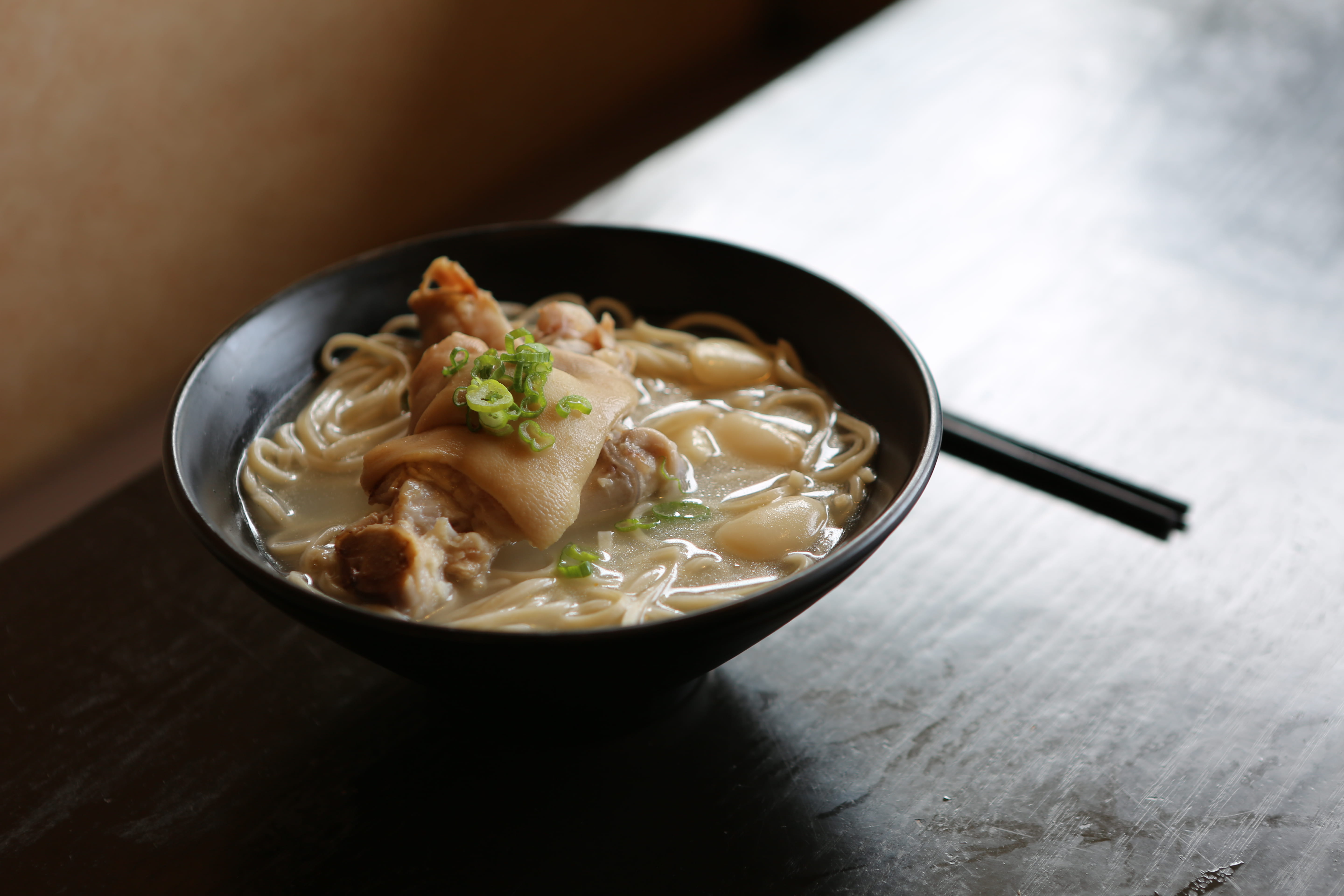korean food, canon, noodle soup, food, pasta, italian food, asian food, chinese food, black, japanese food, 5K, indoors, noodles, served, freshness, noodle, HD Wallpaper