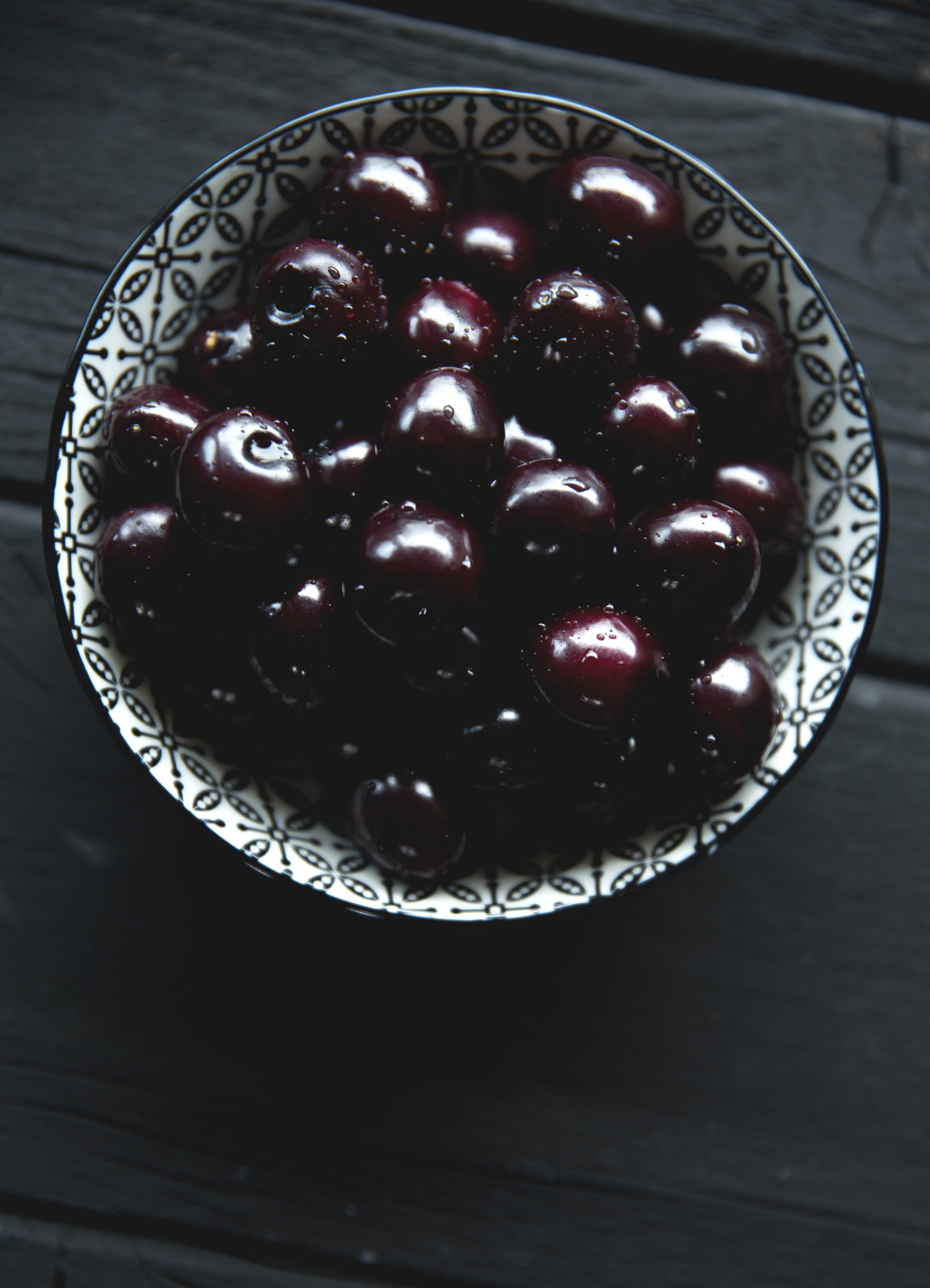 black cherry, black cherries, no people, keep it simple, healthy eating, still life, switzerland, food and drink, sweet food, fruits, vegetarian food, directly above, Phone HD Wallpaper