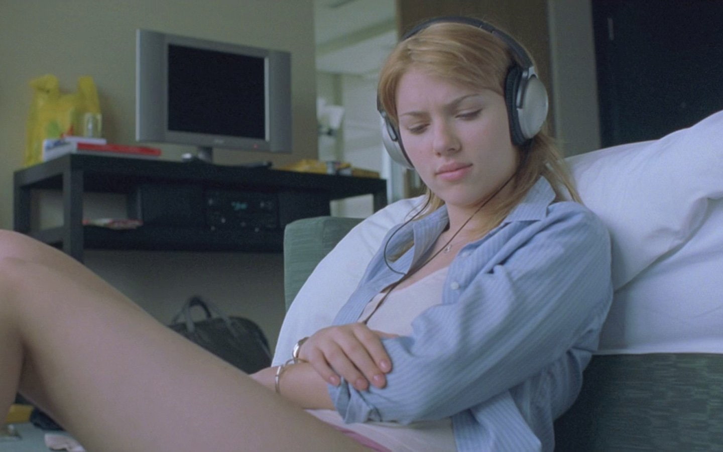 headphones, johansson, 720P, scarlett, actress, translation, women, lost, HD Wallpaper