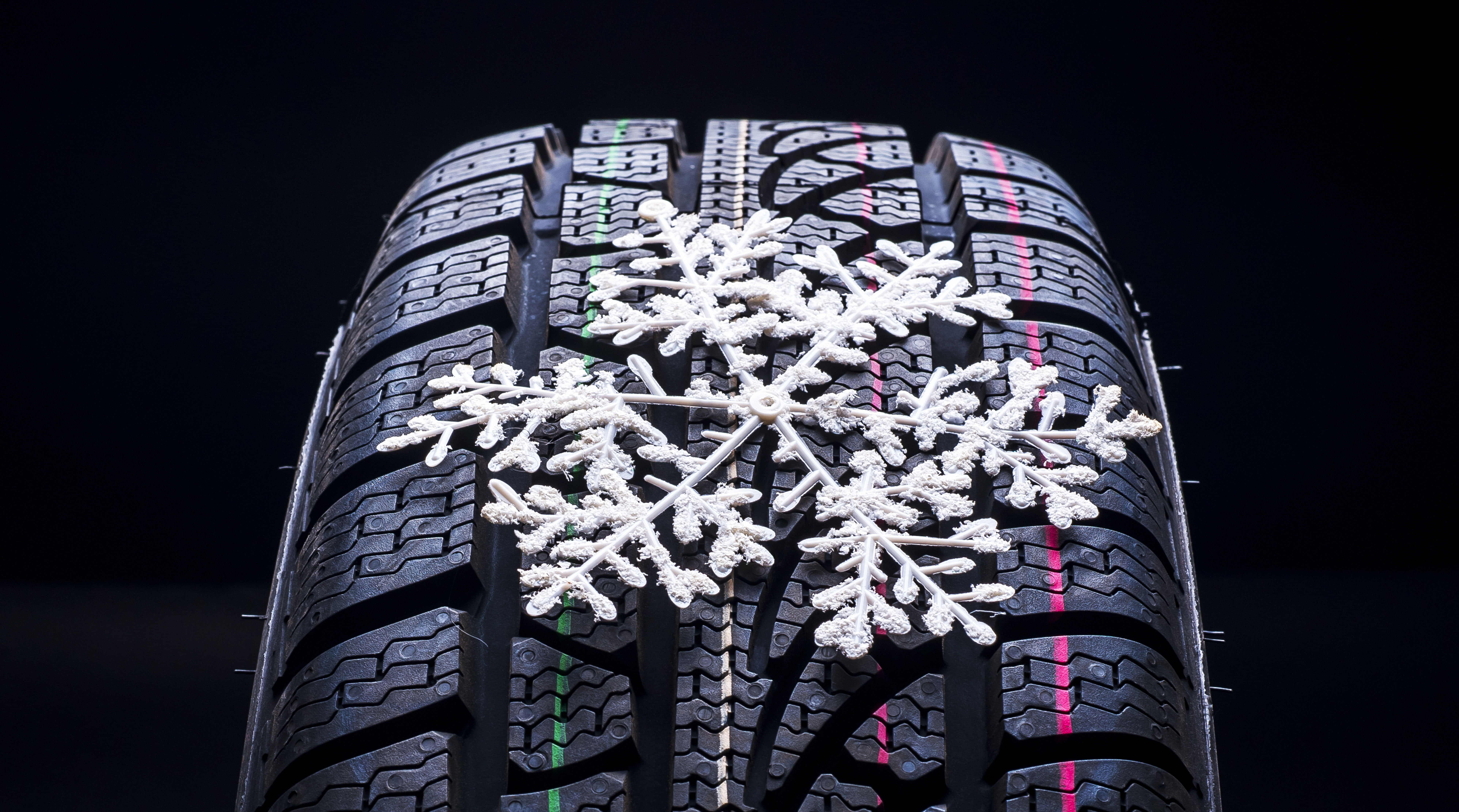 snowflake, winter, 8K, bus, bokeh, wheel, blur, tyre, protector, macro, car, HD Wallpaper
