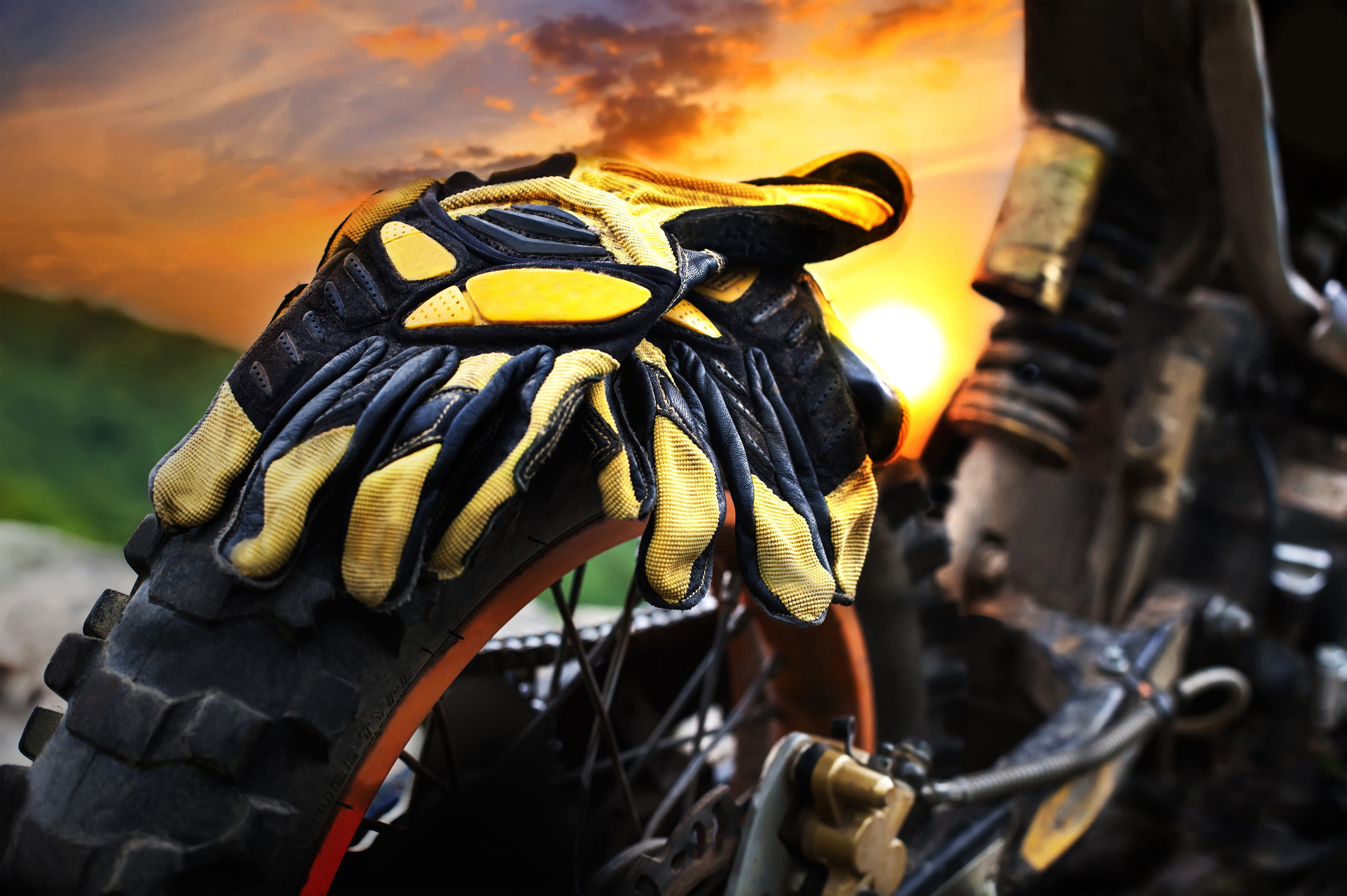 gloves, stay, shock absorber, dawn, summer, drive, travel, bike, wheel, Parking, 4K, motocross, rear, blur, moto, motorcycle, tourism, protector, macro, HD Wallpaper