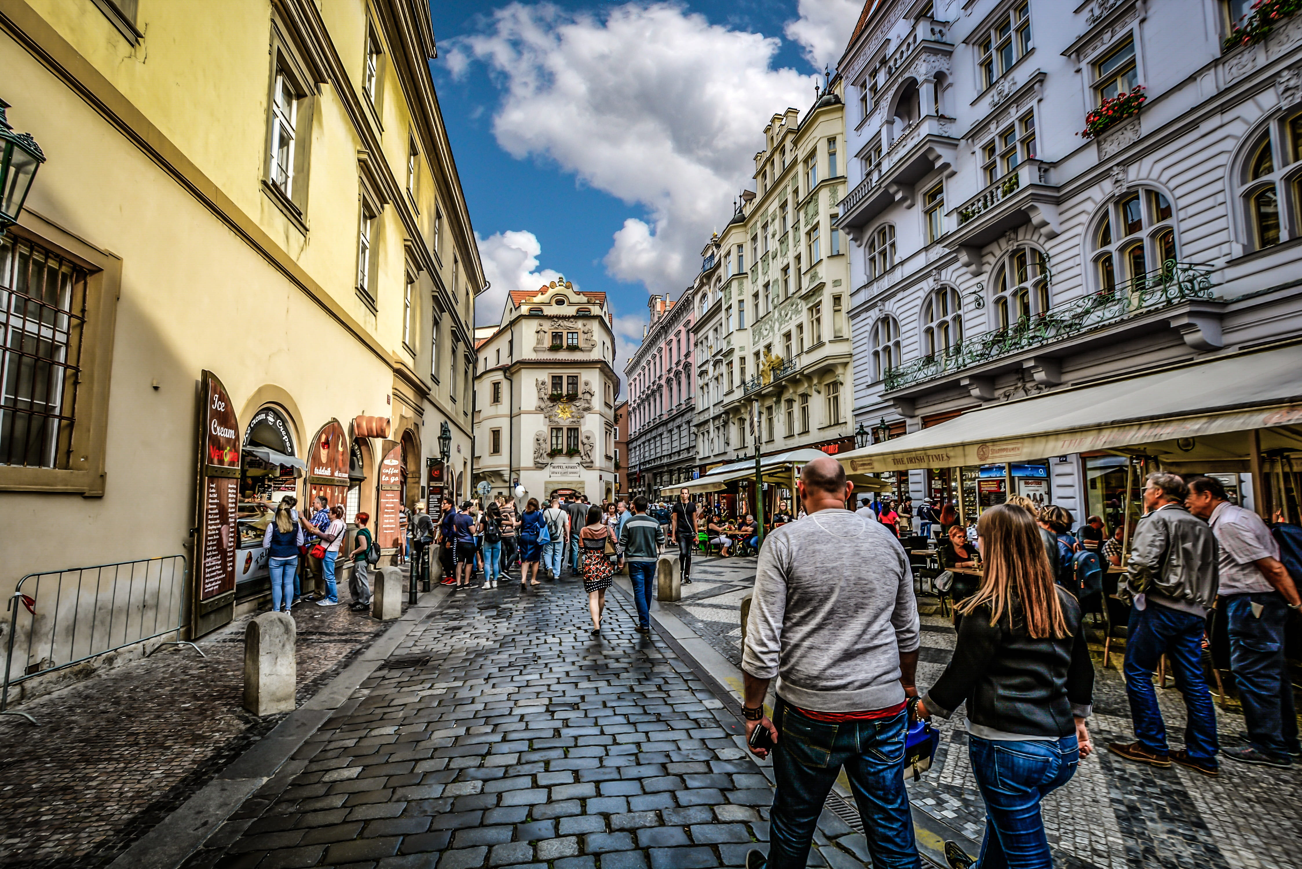 sky, building, destination, day, gothic, crowd, cobblestone, Old, 4K, group of people, beside, picturesque, cafe, vacation, republic, women, people, Praha, HD Wallpaper