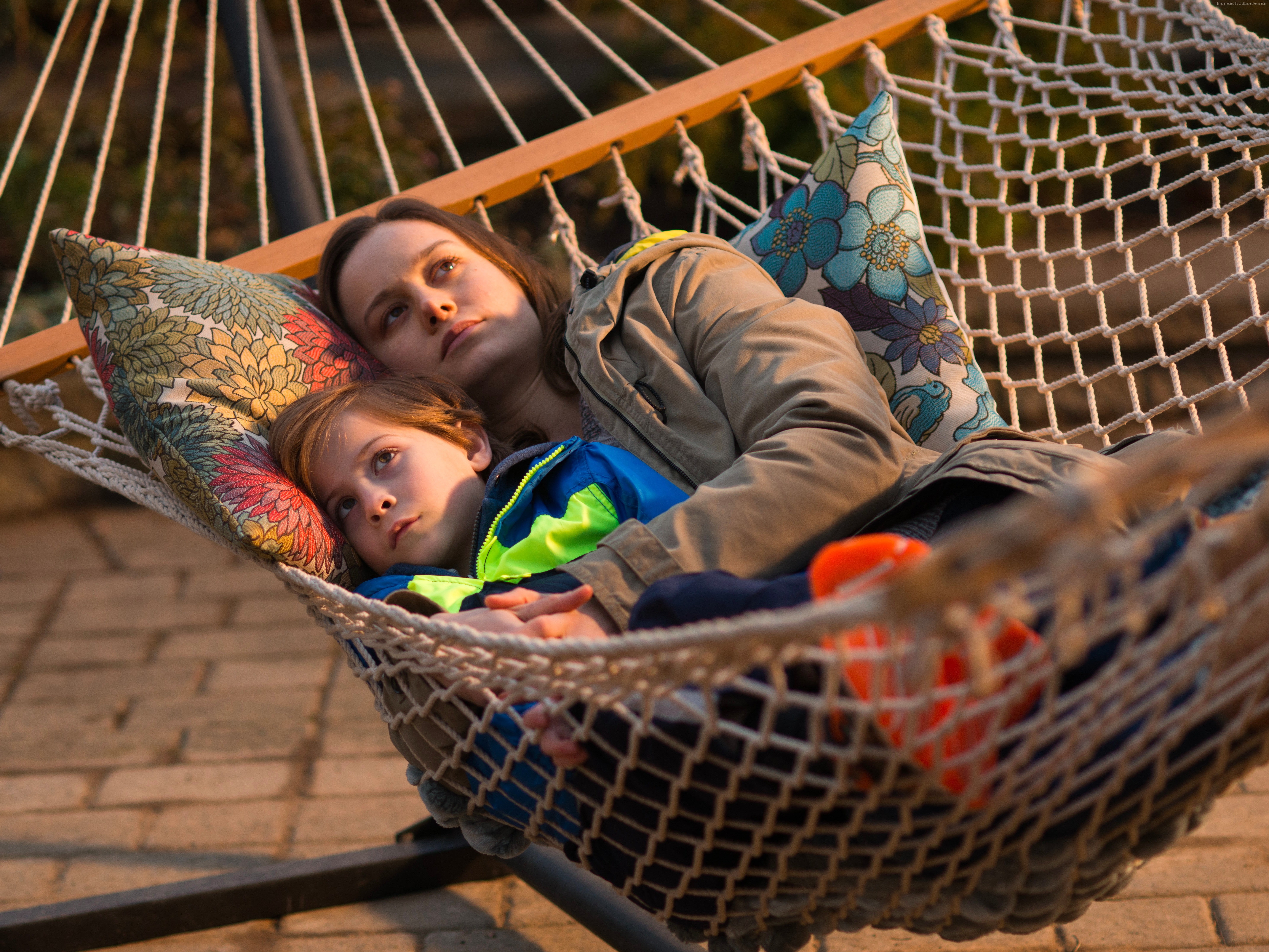 5K, females, innocence, lifestyles, Jacob Tremblay, casual clothing, Room, container, hammock, basket, women, lying down, Brie Larson, one person, relaxation, HD Wallpaper