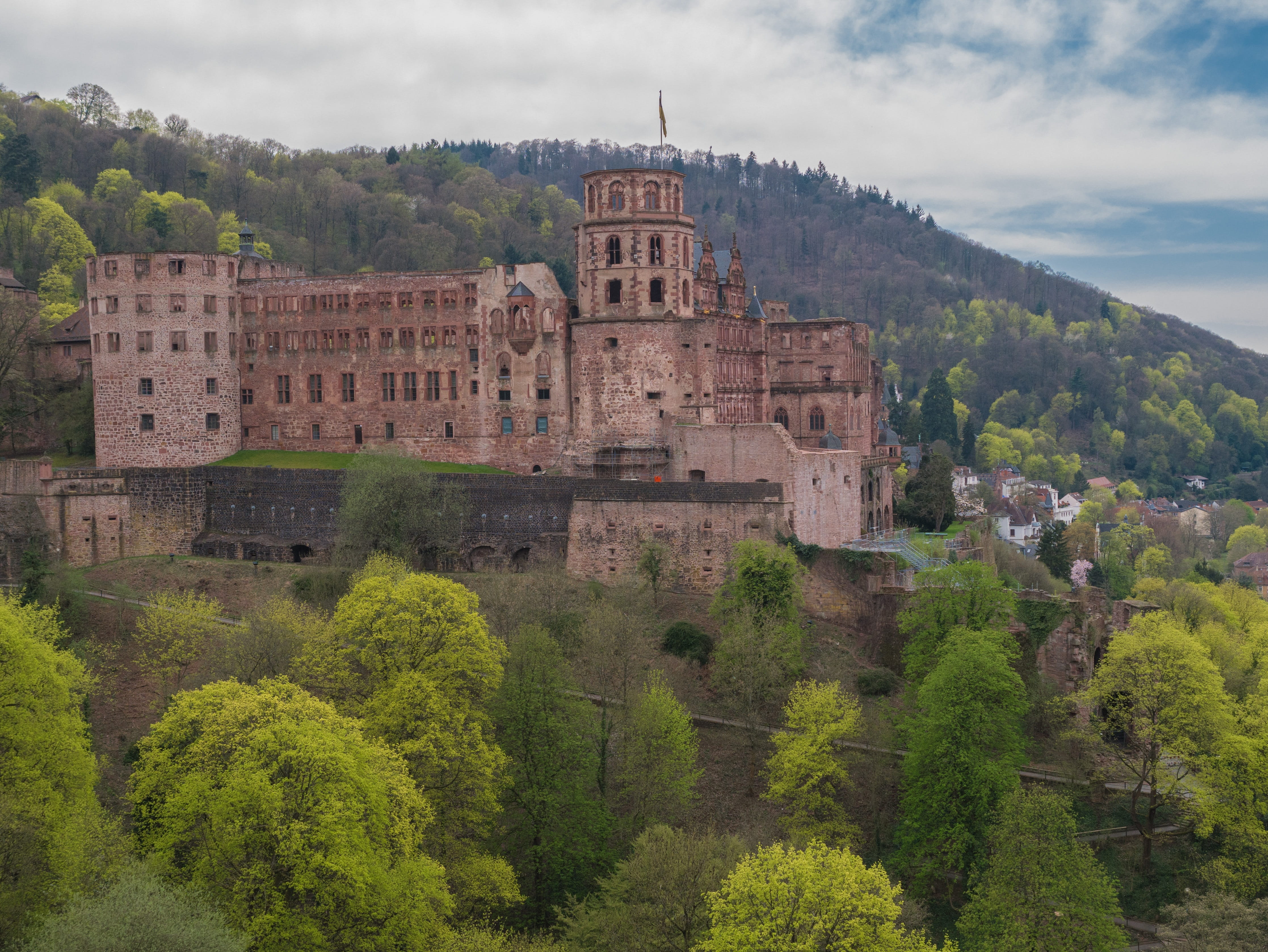 travel, 4K, built structure, building, building exterior, growth, outdoors, sky, fortress, beauty in nature, architecture, day, green color, the past, HD Wallpaper