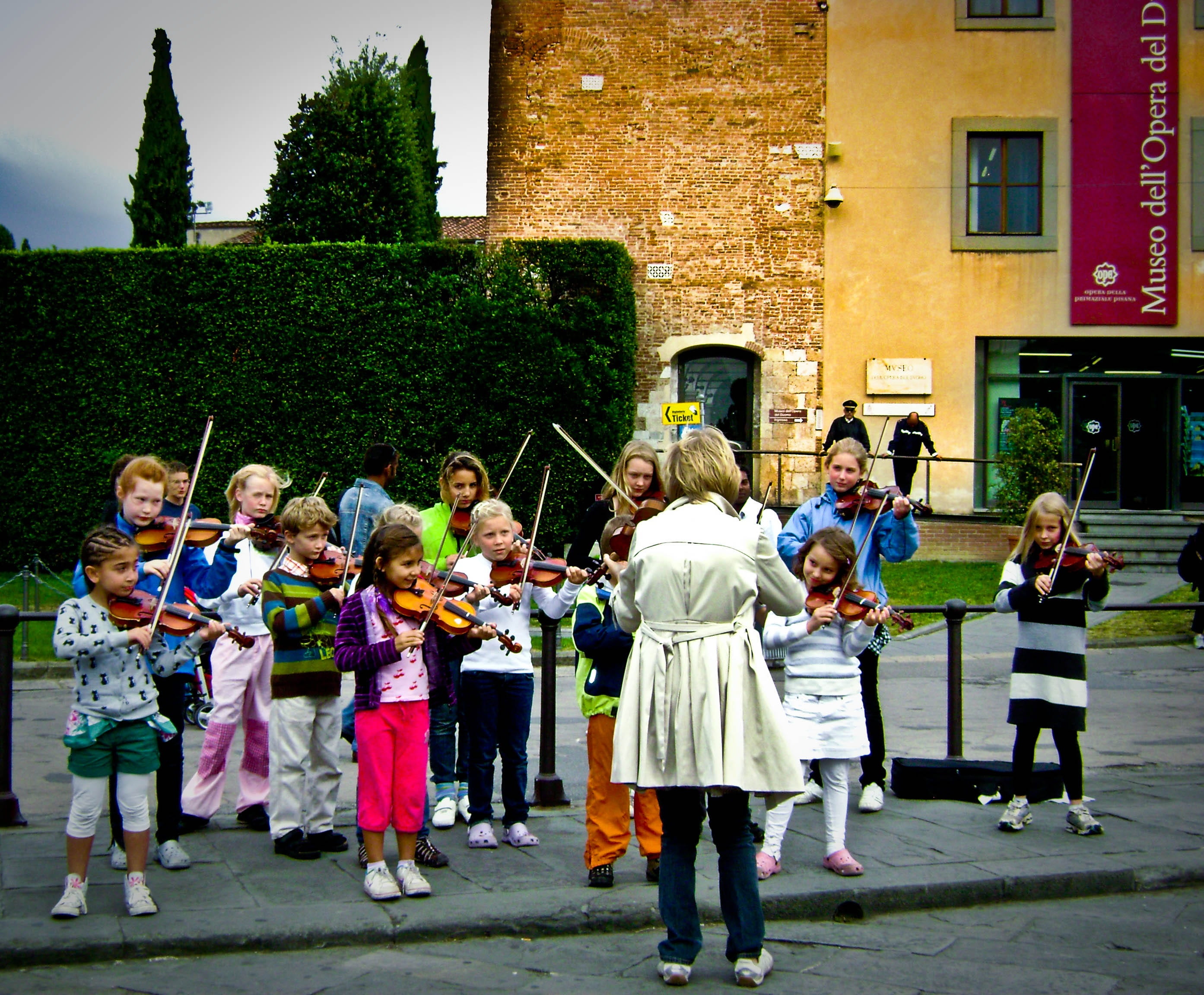 boys, day, ropes, full length, positive emotion, playing, violin, outdoors, instruments, childhood, musician, 2K, musical instrument, happiness, real people, HD Wallpaper