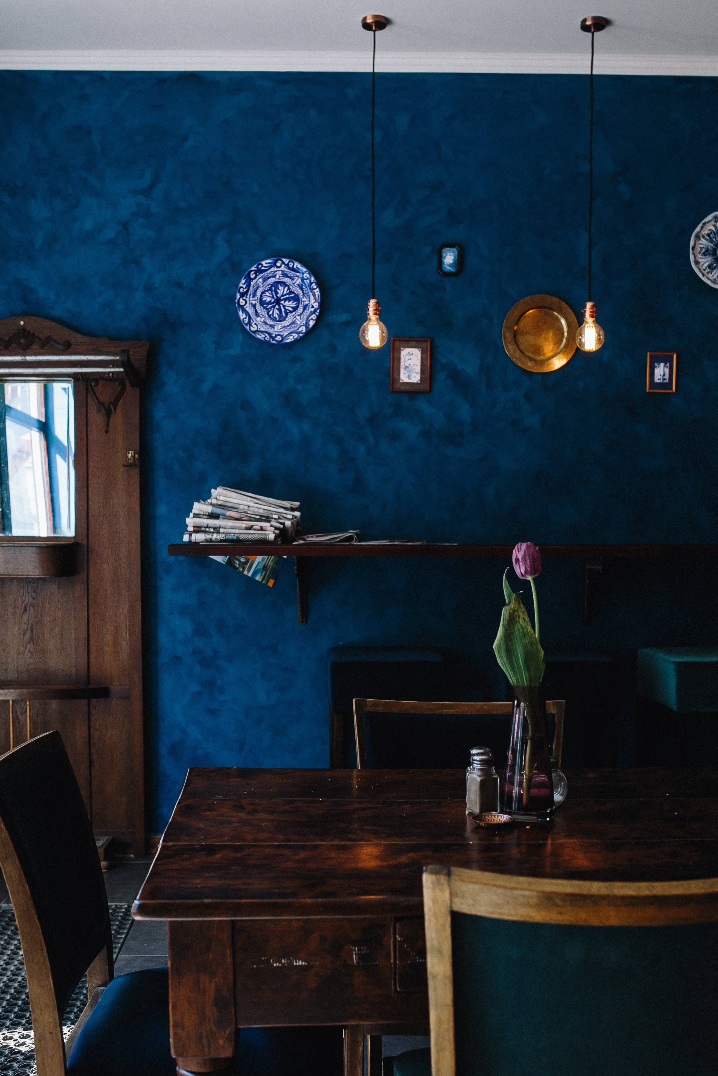 lifestyles, wood - Material, modern, people, food and drink, blue, illuminated, no People, Interior, standing, light, furniture, pub, sitting, seat, electric lamp, Phone HD Wallpaper