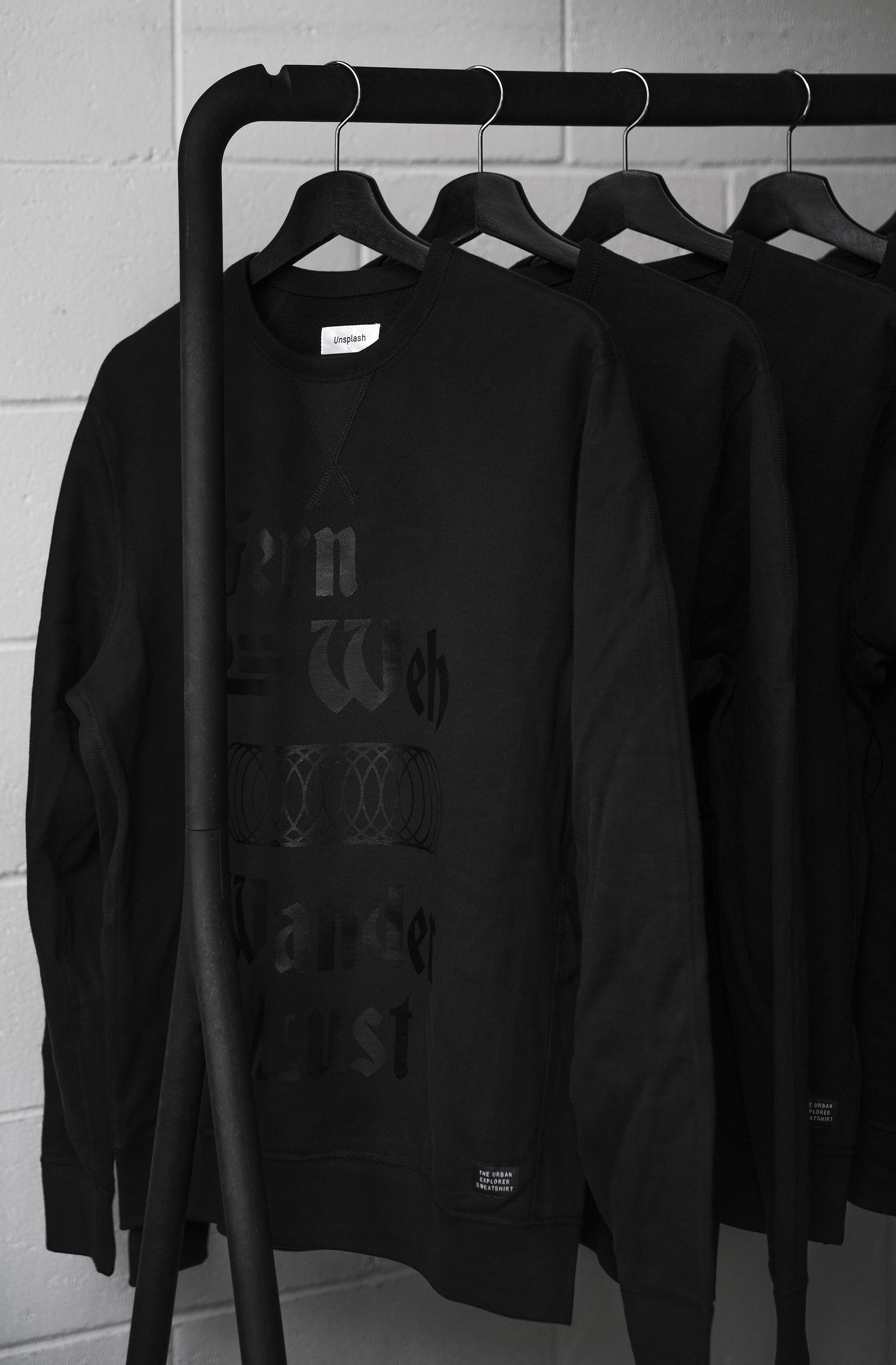 neck, store, no people, hanging clothes, western script, clothes, 4K, clothing, crew, black clothe, indoors, business, in a row, hangers, t-shirt, plastic, Phone HD Wallpaper