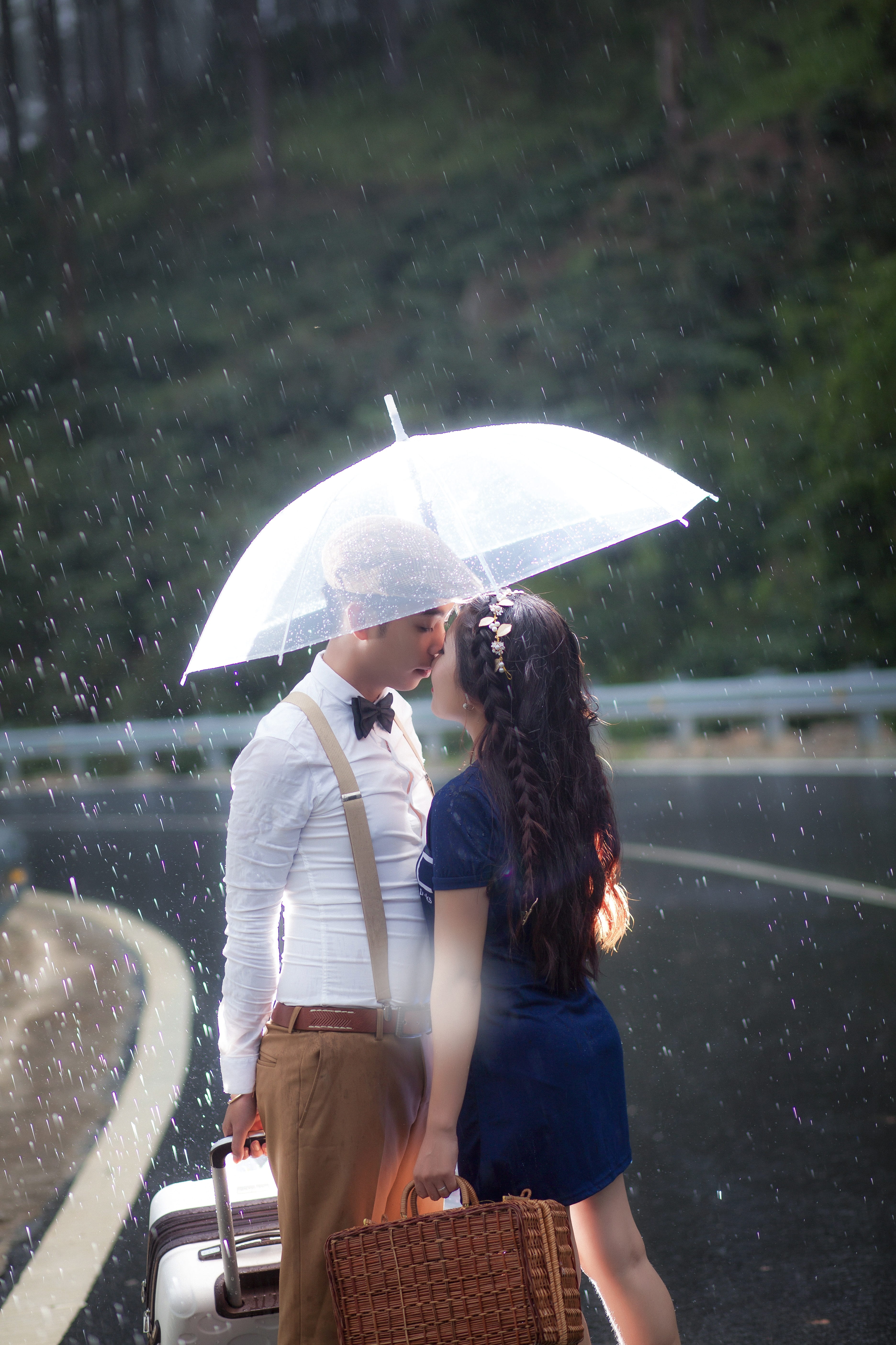 rainy season, protection, two people, standing, kissing, man, hairstyle, picture, togetherness, water, positive emotion, groom, three quarter length, umbrella, Phone HD Wallpaper