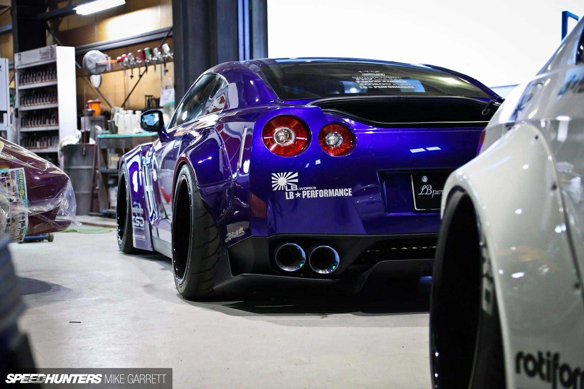 nissan, day, stationary, motor vehicle, no people, walk, car, shopping, focus on foreground, outdoors, showroom, auto repair shop, wheel, street, transportation, HD Wallpaper