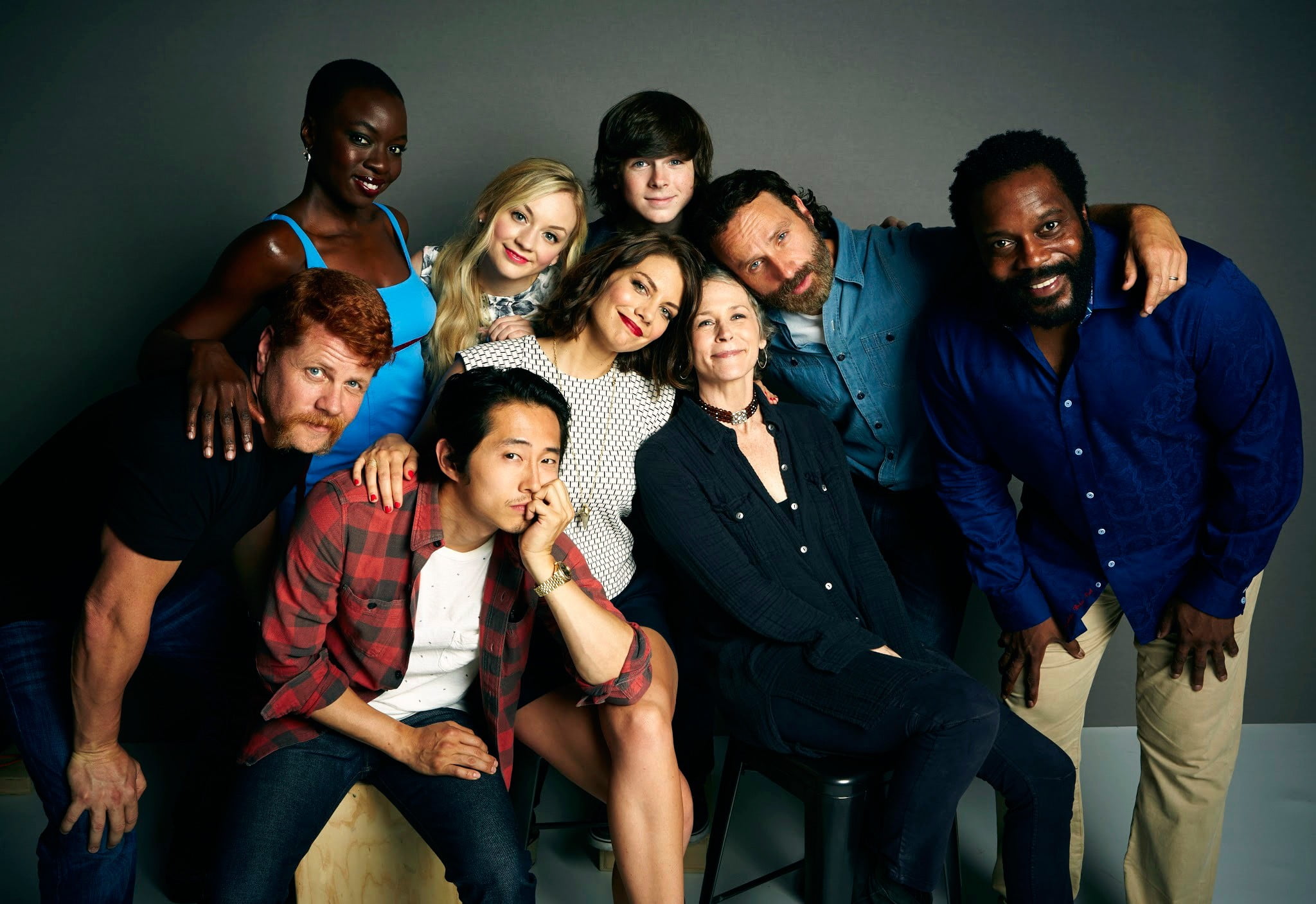indoors, friendship, positive emotion, women, 1080P, medium group of people, togetherness, fun, young women, happiness, males, actor, nightlife, Steven Yeun, HD Wallpaper