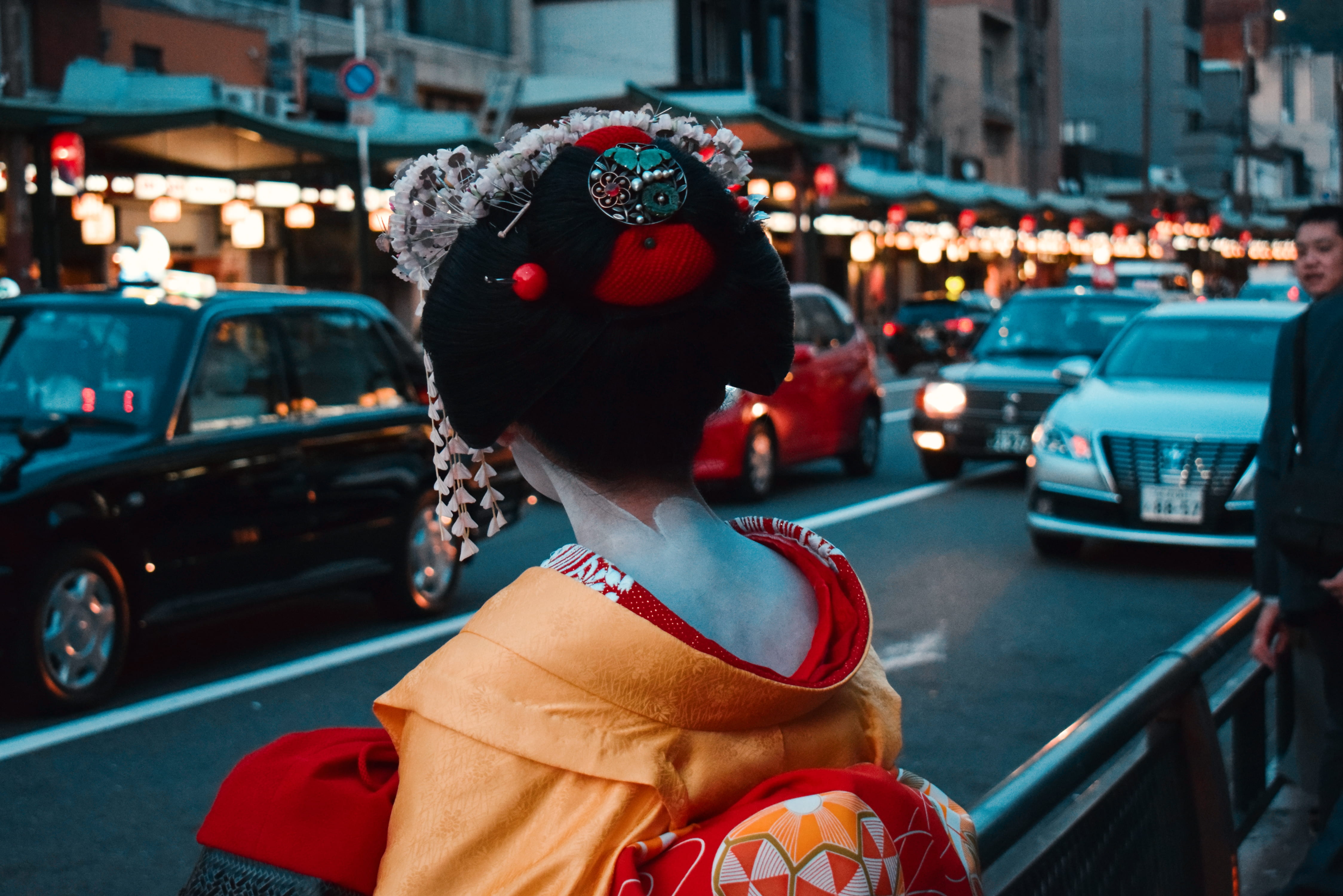 incidental people, photography, car, road, transportation, selective, facing, architecture, city, lifestyles, bokeh, japan, clothing, focus, light, travel, HD Wallpaper