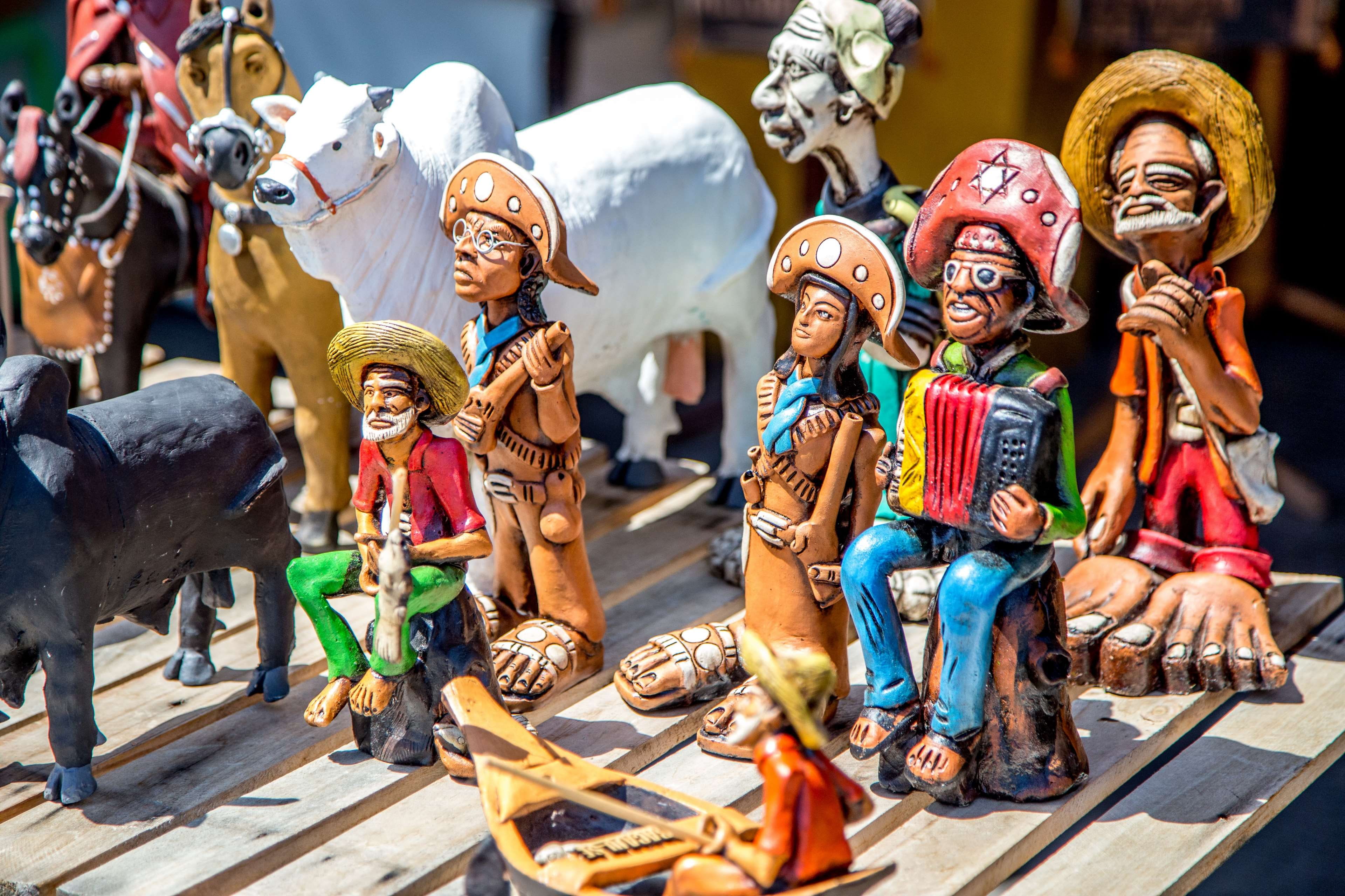 accordion, nordeste, sculpture, accordionist, focus on foreground, musical, puppet, brazil, homem, bahia, art and craft, sergipe, western, table, serto, HD Wallpaper