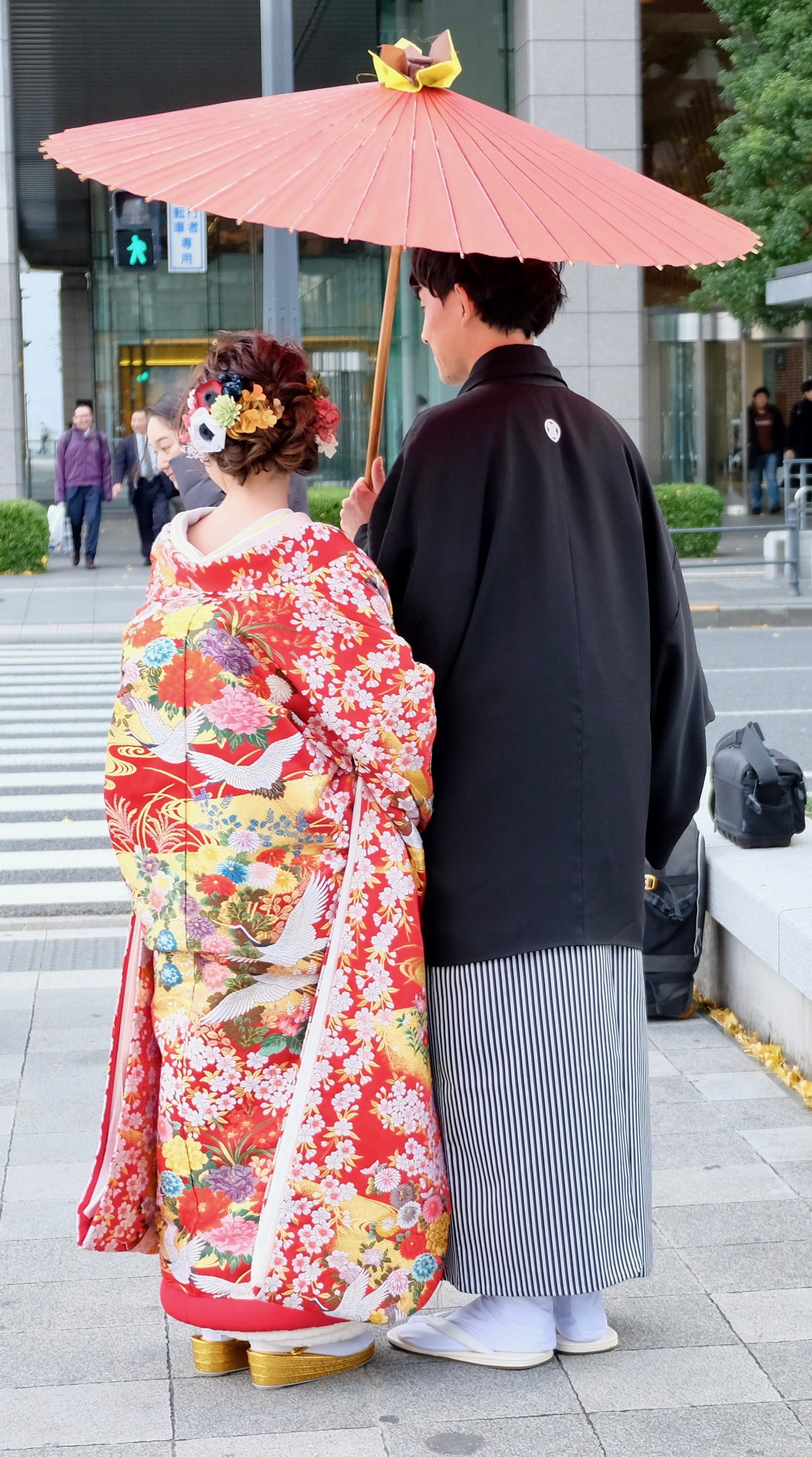 umbrella, rear view, people, leisure activity, adult, city, building exterior, outdoors, women, real people, kimono, bridal, 2K, full length, robe, lifestyles, Phone HD Wallpaper