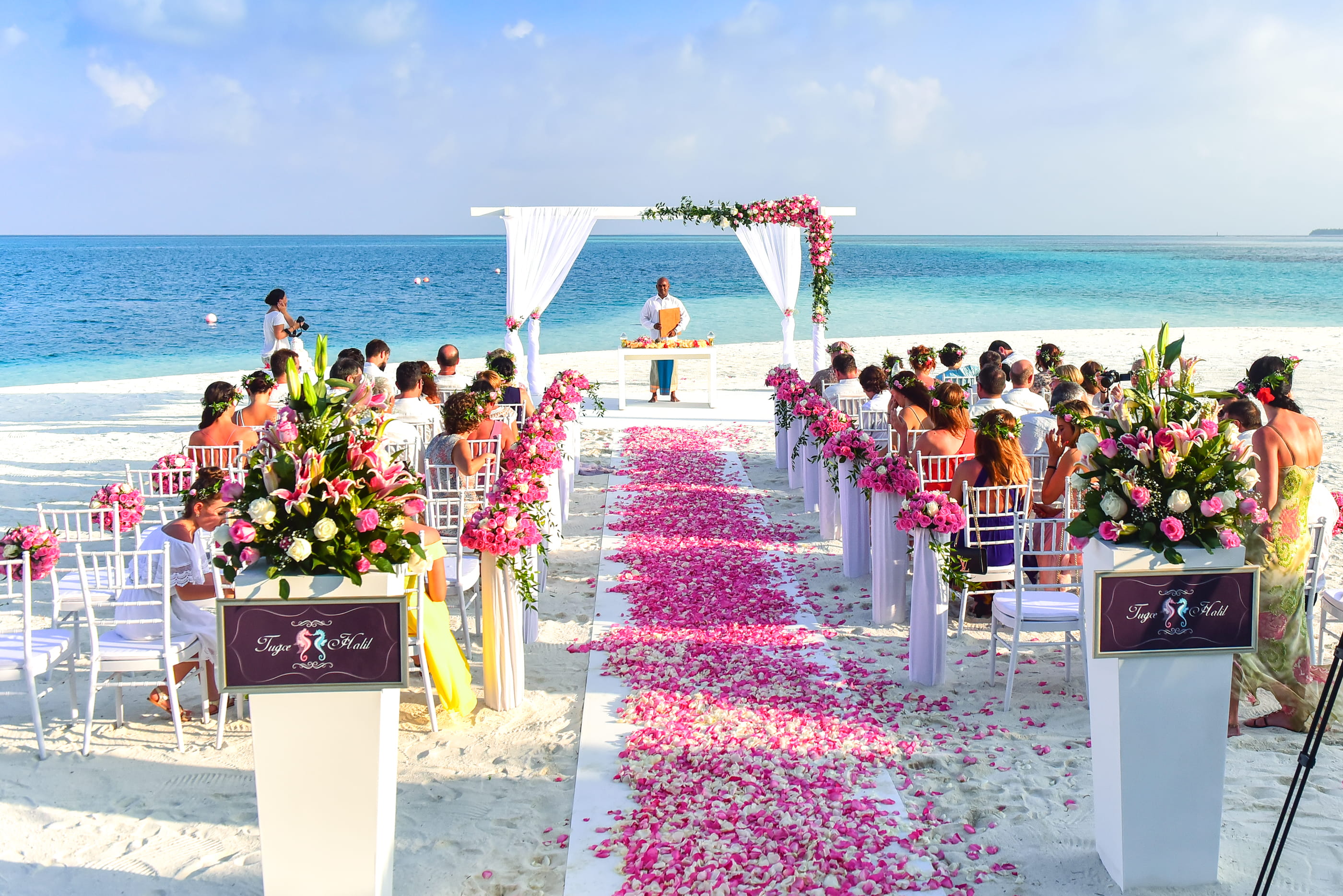 bouquet, men, celebration, aisle, ceremony, tropical, sky, summer, real people, beach, sea, group of people, enjoyment, leisure, wedding, flowering plant, HD Wallpaper