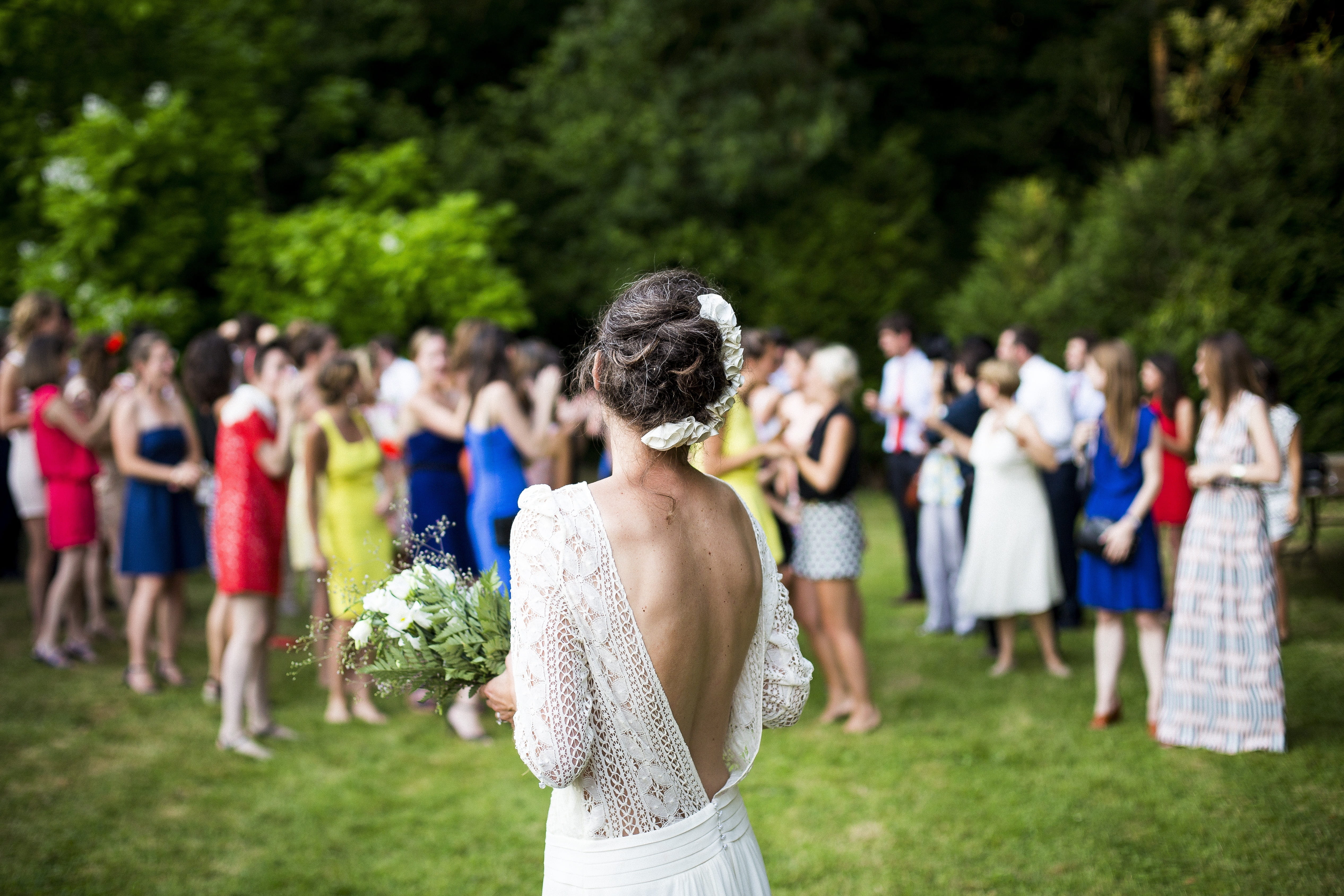 dress, positive emotion, couple - relationship, outdoors, woman, back, adult, group, toss, life events, bouquet, wedding, people, jubilant, event, group of people, HD Wallpaper