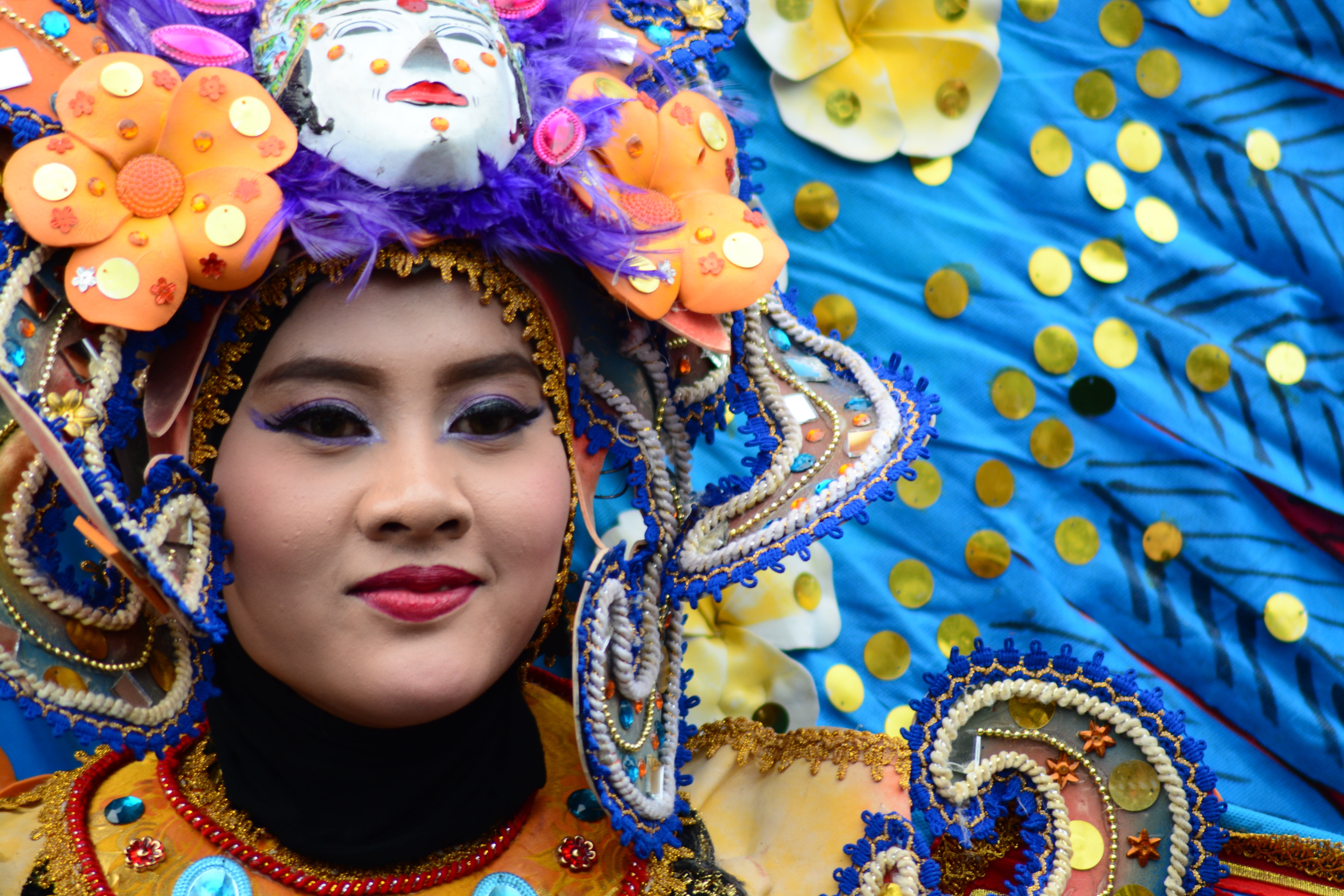 close-up, woman, fashion, wearing, vivid, cosmetics, brown, people, traditional Clothing, one person, crown, adult, carnival, flower, cultures, blue, attractive, HD Wallpaper