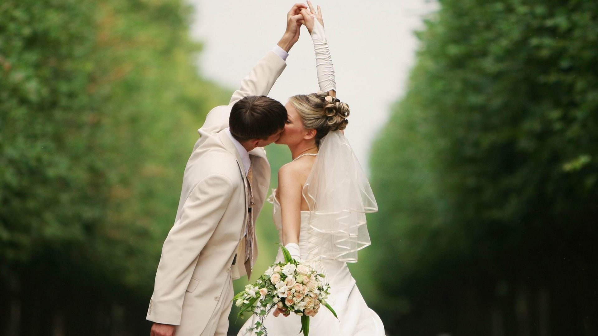 two, smiling, attractive, 1080P, bouquet, bride, love, romance, maypole, flowers, married, celebration, plant, pretty, outdoors, person, spouse, newlywed, HD Wallpaper