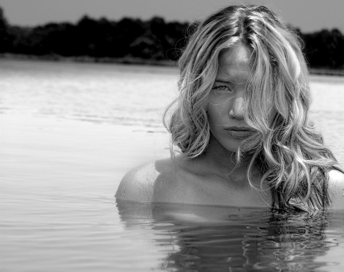 real people, beautiful woman, one person, hairstyle, model, women, outdoors, leisure activity, hair, females, Jennifer Lawrence, 480P, lifestyles, waterfront, HD Wallpaper