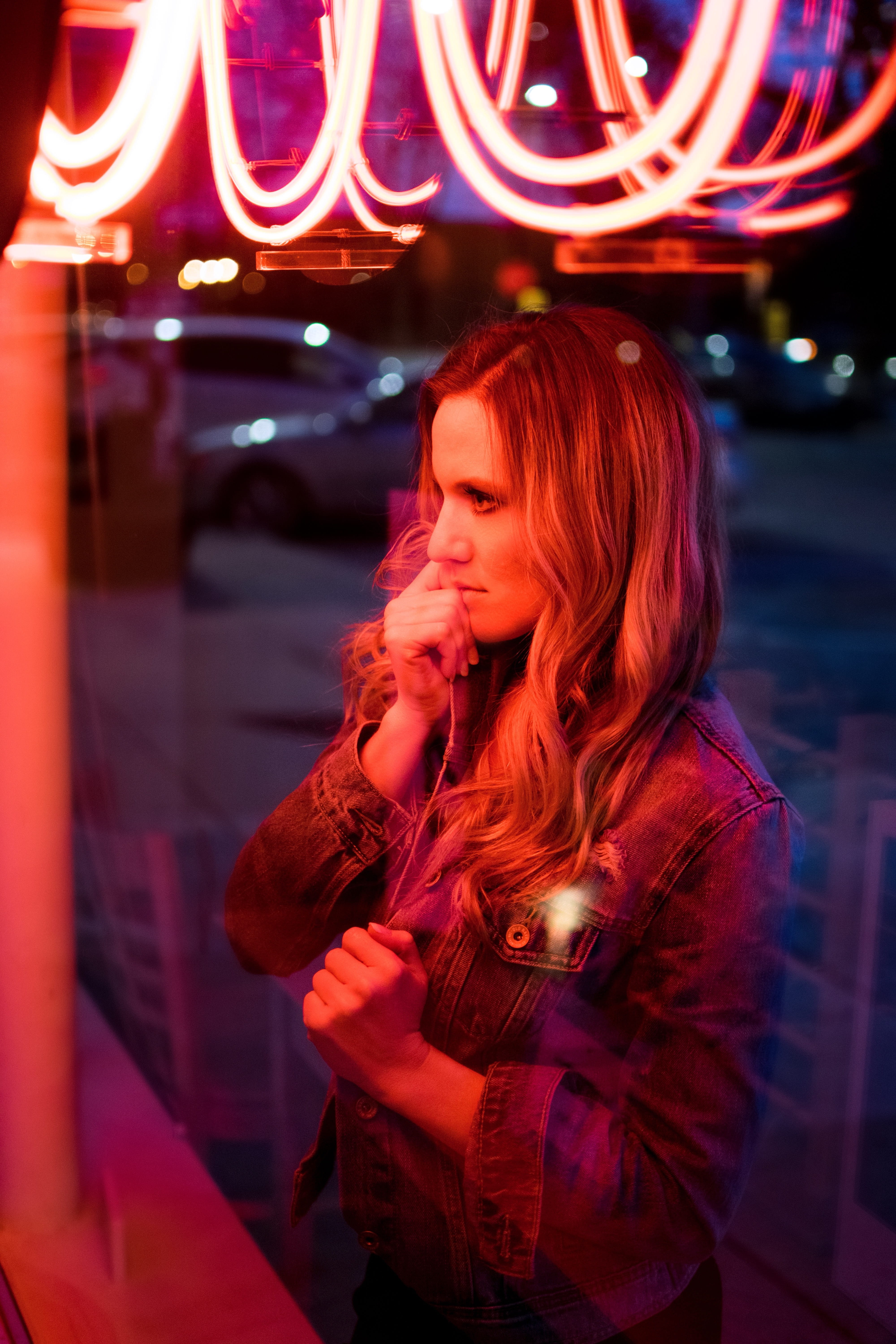 city, casual clothing, woman, focus on foreground, love, signage, real people, standing, young adult, glass, look, dream, arts culture and entertainment, Phone HD Wallpaper