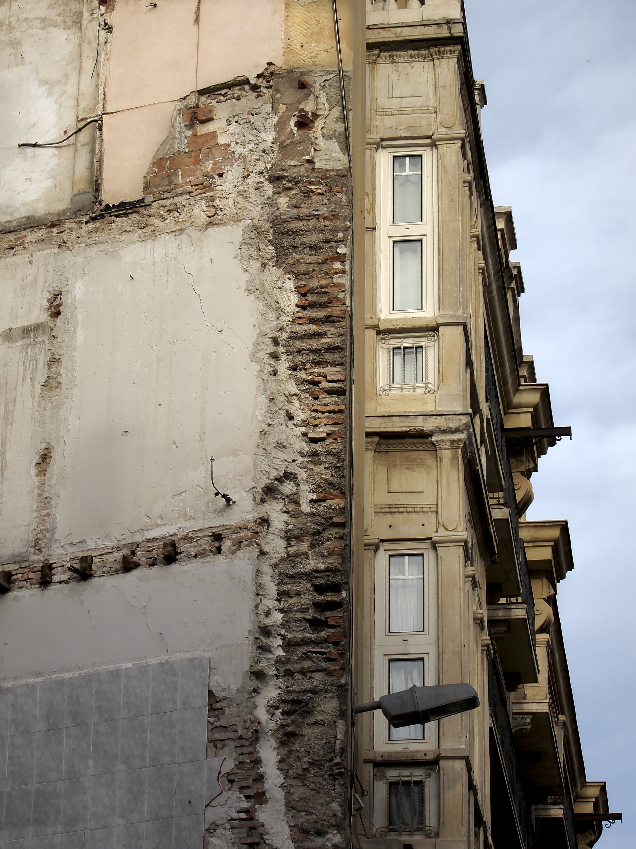 oxide, old building, window, old, house, cracks, building exterior, brick, outdoors, wall, sky, building, no people, 2K, damaged, built structure, nature, Phone HD Wallpaper