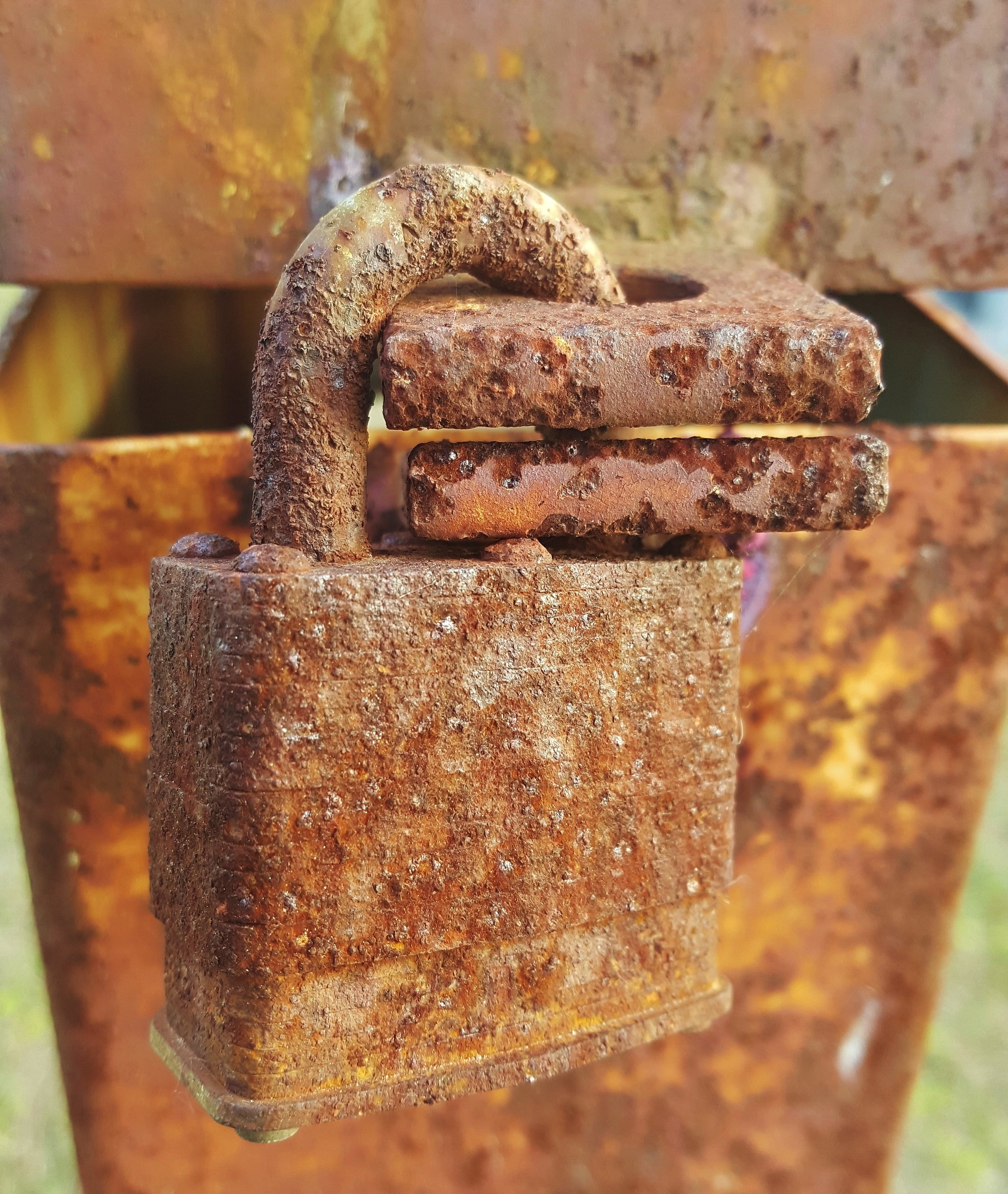 padlock, deterioration, rusted, oxidization, decline, safety, weathered, rusty, corroded, forgotten, derelict, texture, focus on foreground, protection, Phone HD Wallpaper