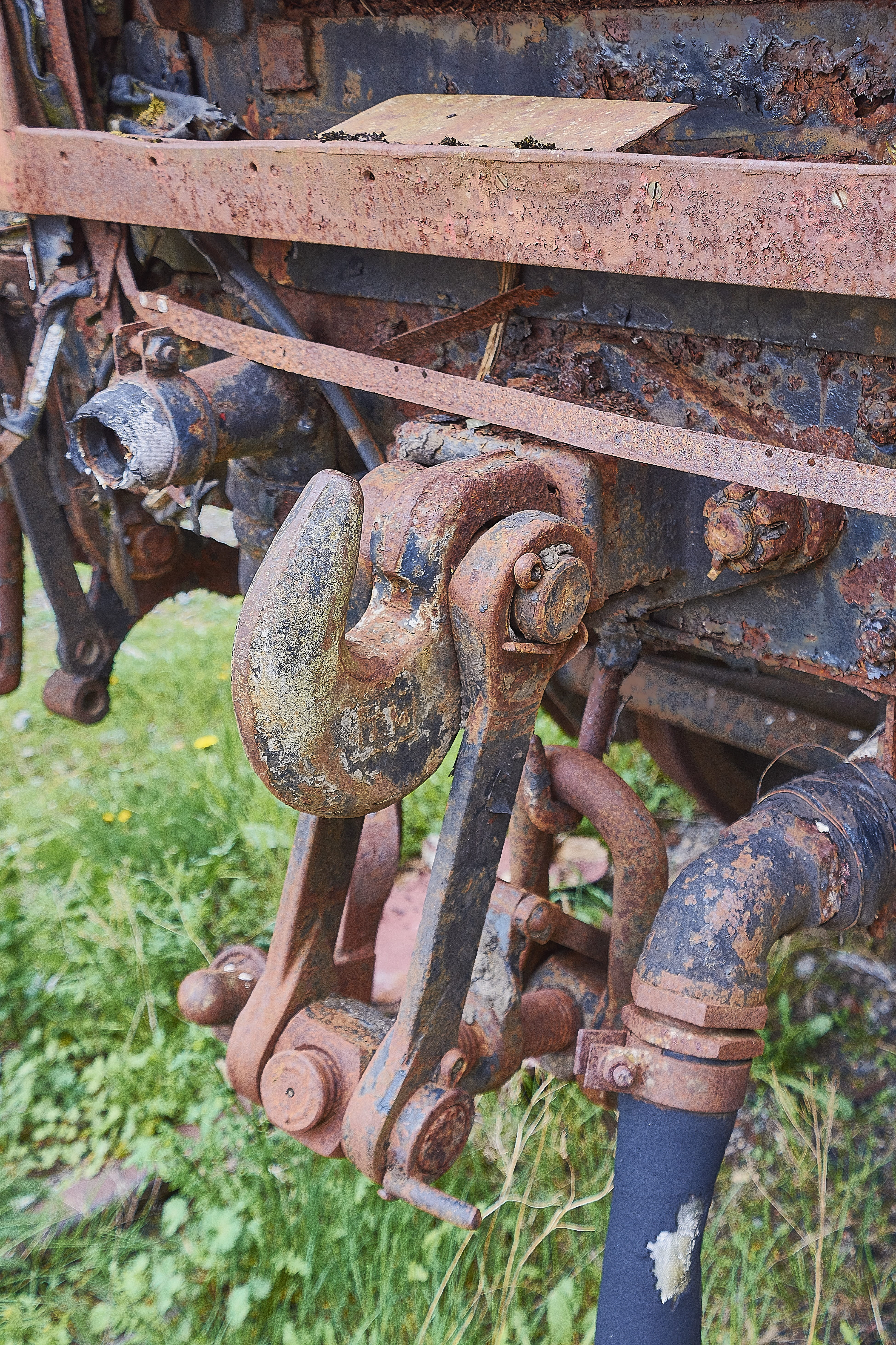train, decline, oxide, rust, day, close-up, focus on foreground, deterioration, damaged, machine part, wheel, transportation, field, run-down, obsolete, Phone HD Wallpaper