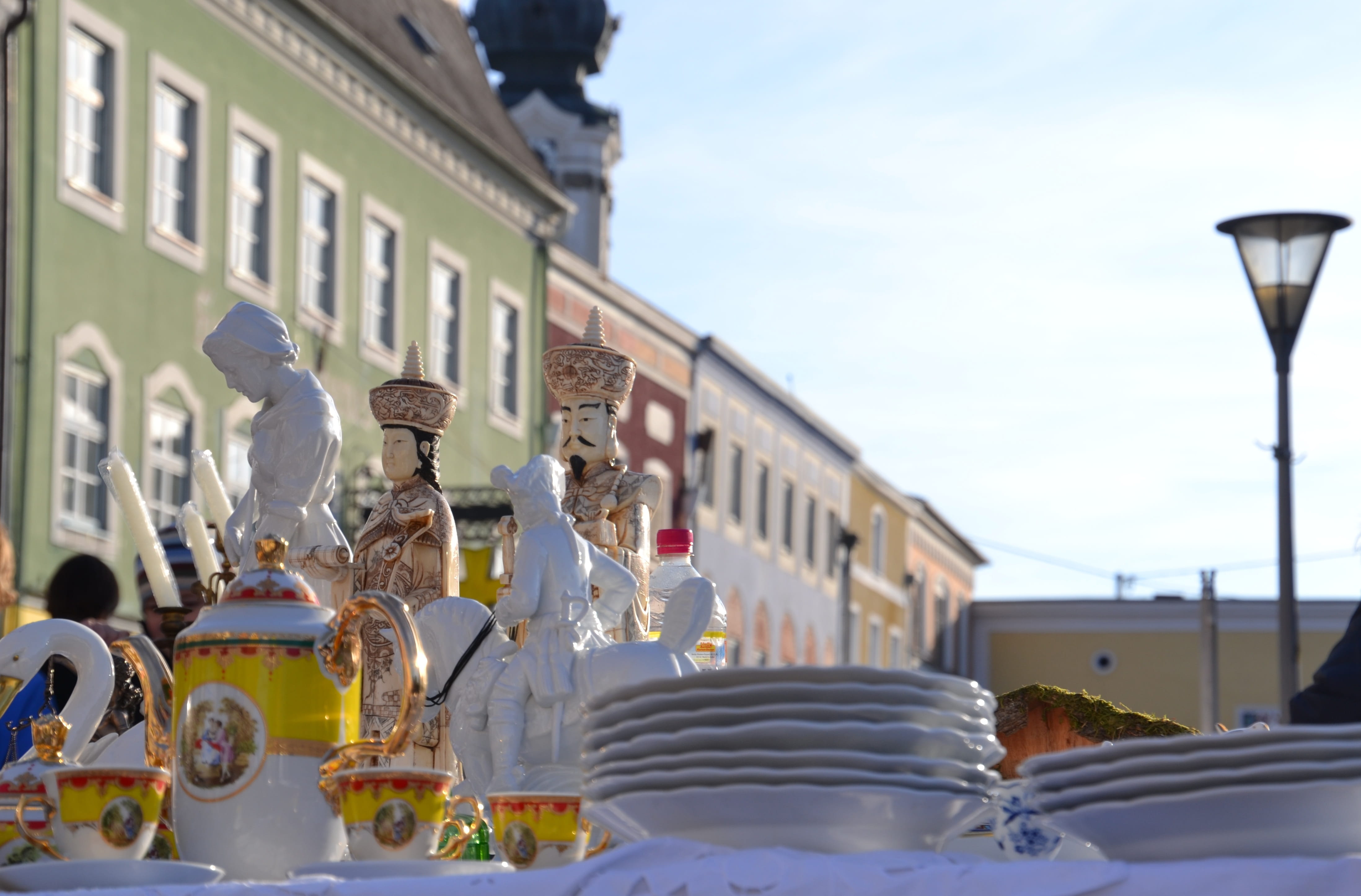 focus on foreground, lighting equipment, no people, built structure, oberberg, nature, tableware, stand, electric lamp, street, antiques, outdoors, 4K, HD Wallpaper